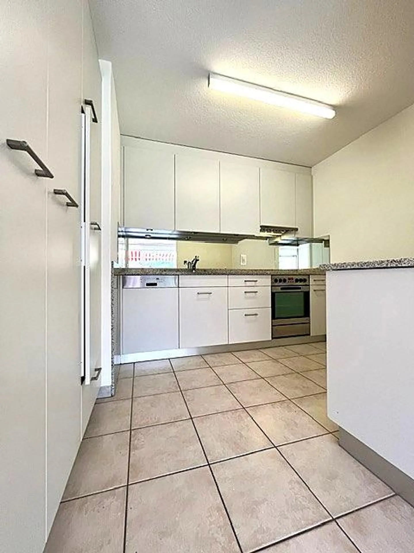 Newly renovated apartment with fireplace on the top floor - Photo 3 of 11