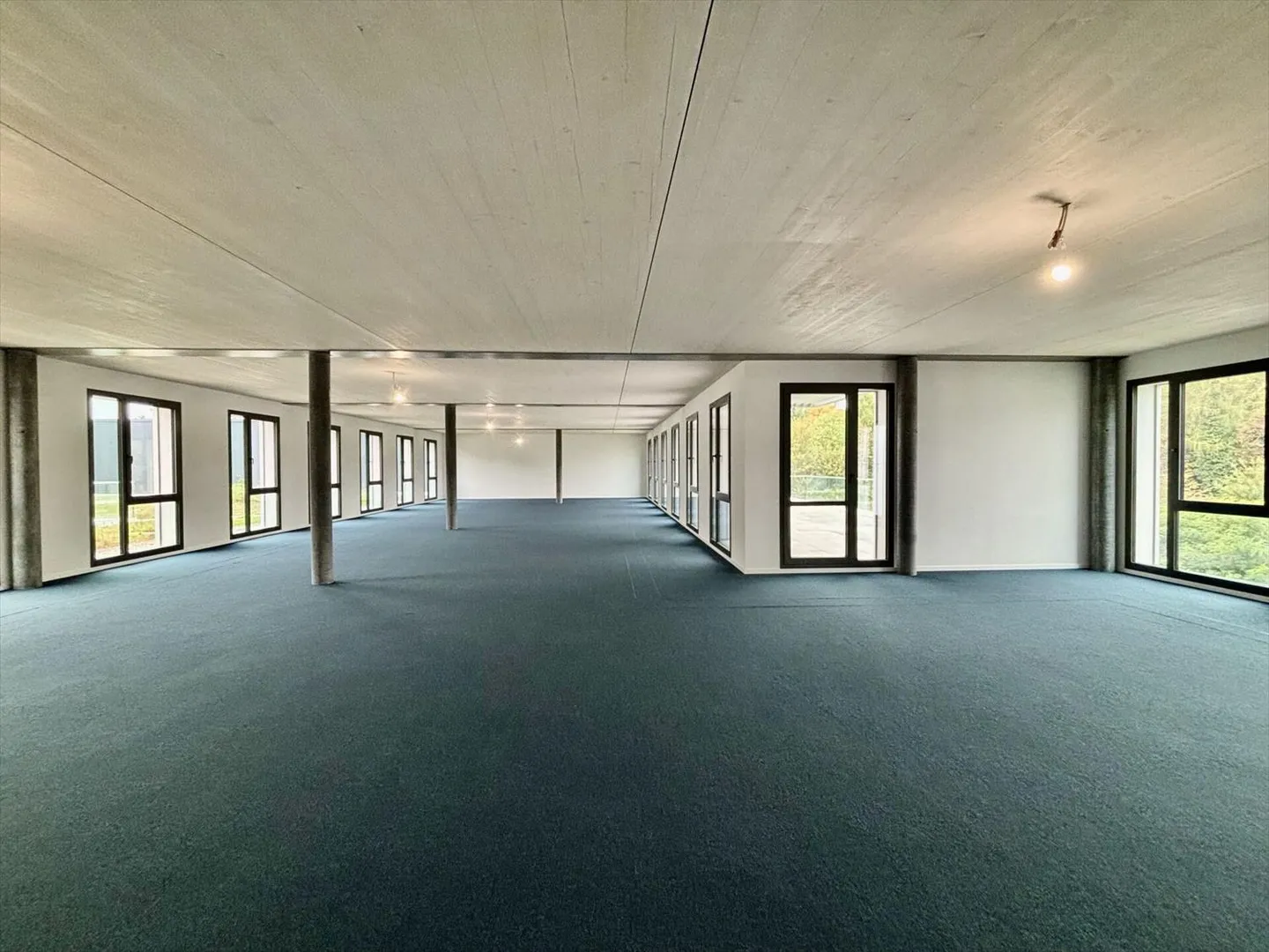 Bureaux neufs et lumineux de haut standing - en face de la gare CFF de Bussigny ! - Photo 1 sur 8