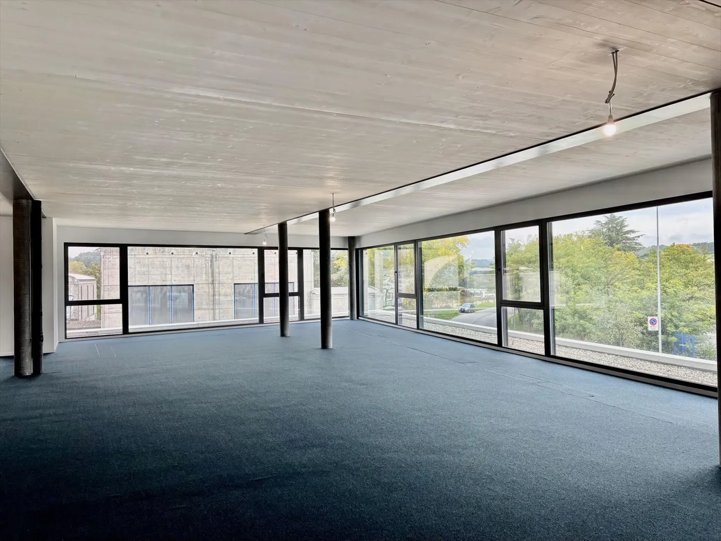 Bureaux neufs et lumineux de haut standing - en face de la gare CFF de Bussigny ! - Photo 2 sur 8