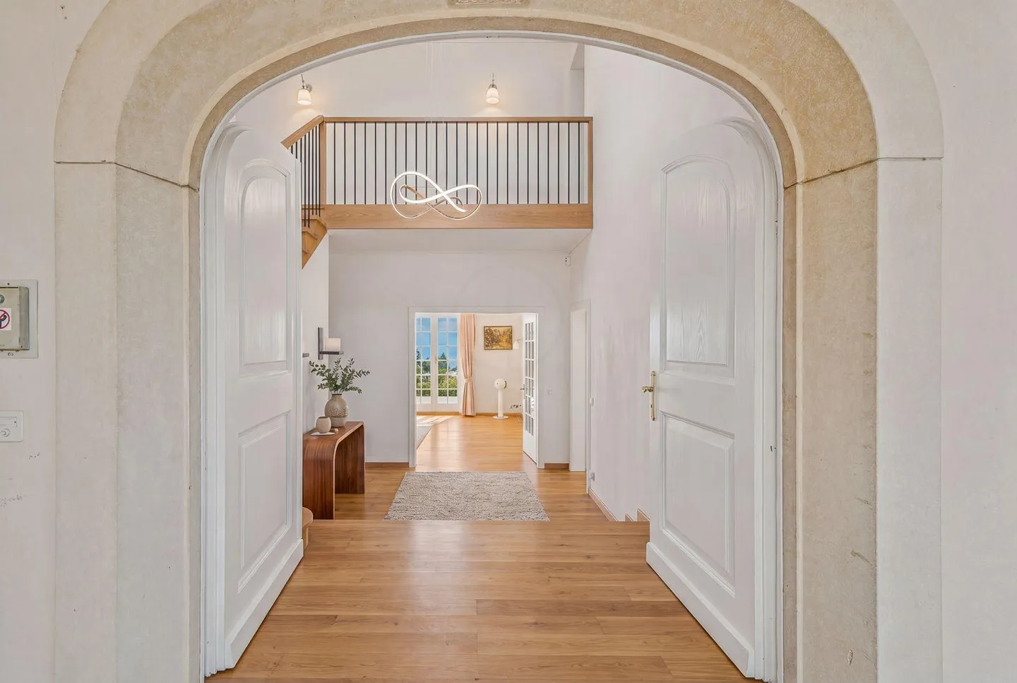 Elegant detached house with stunning views - Photo 2 of 11