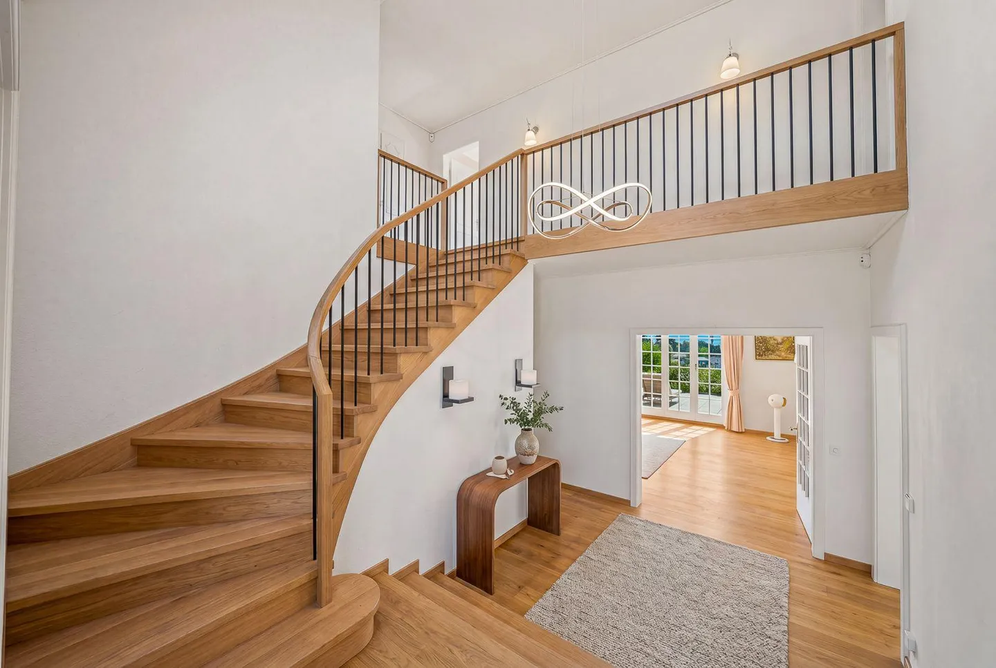 Elegant detached house with stunning views - Photo 7 of 11