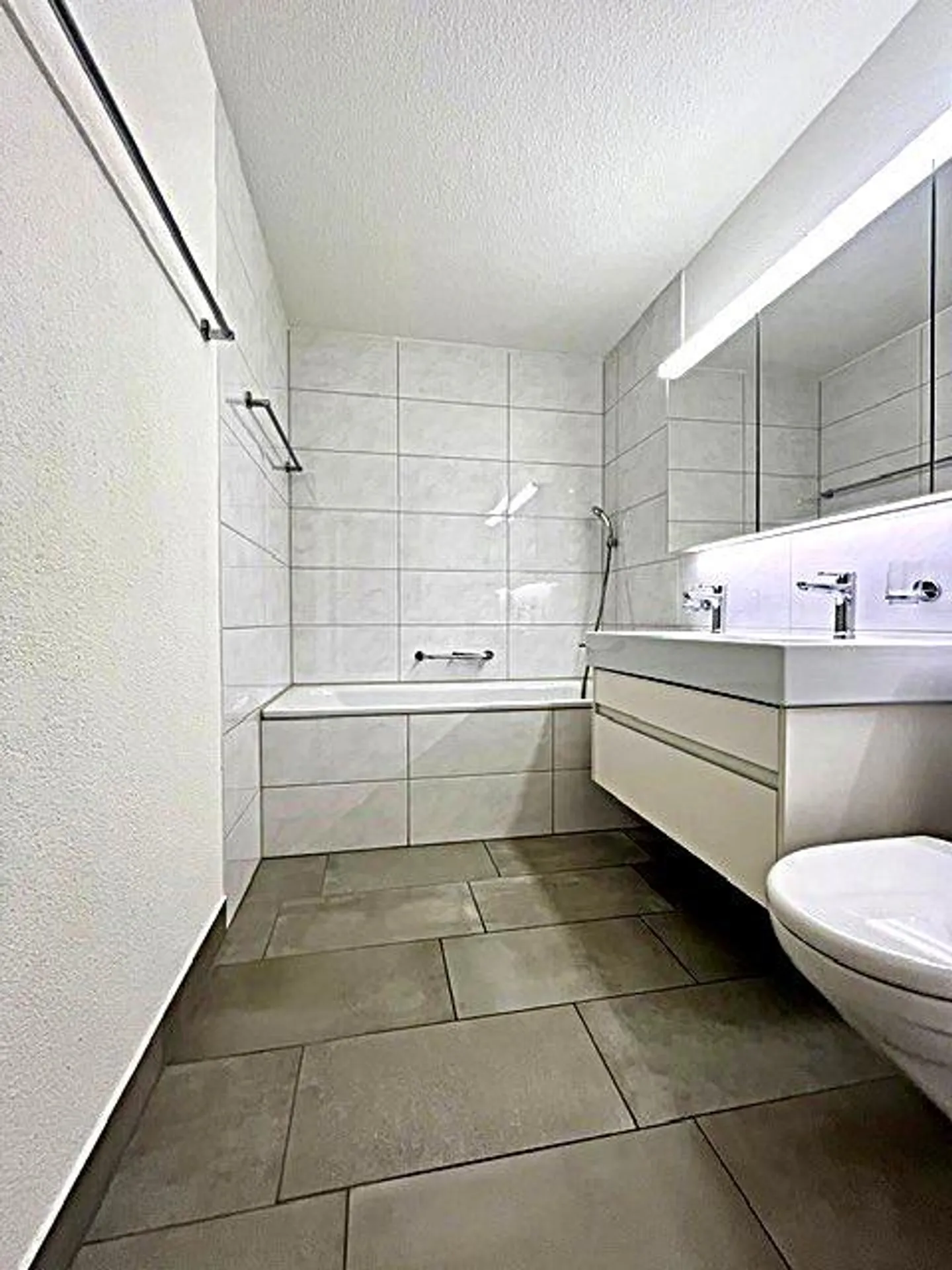 Newly renovated apartment with fireplace on the top floor - Photo 6 of 11