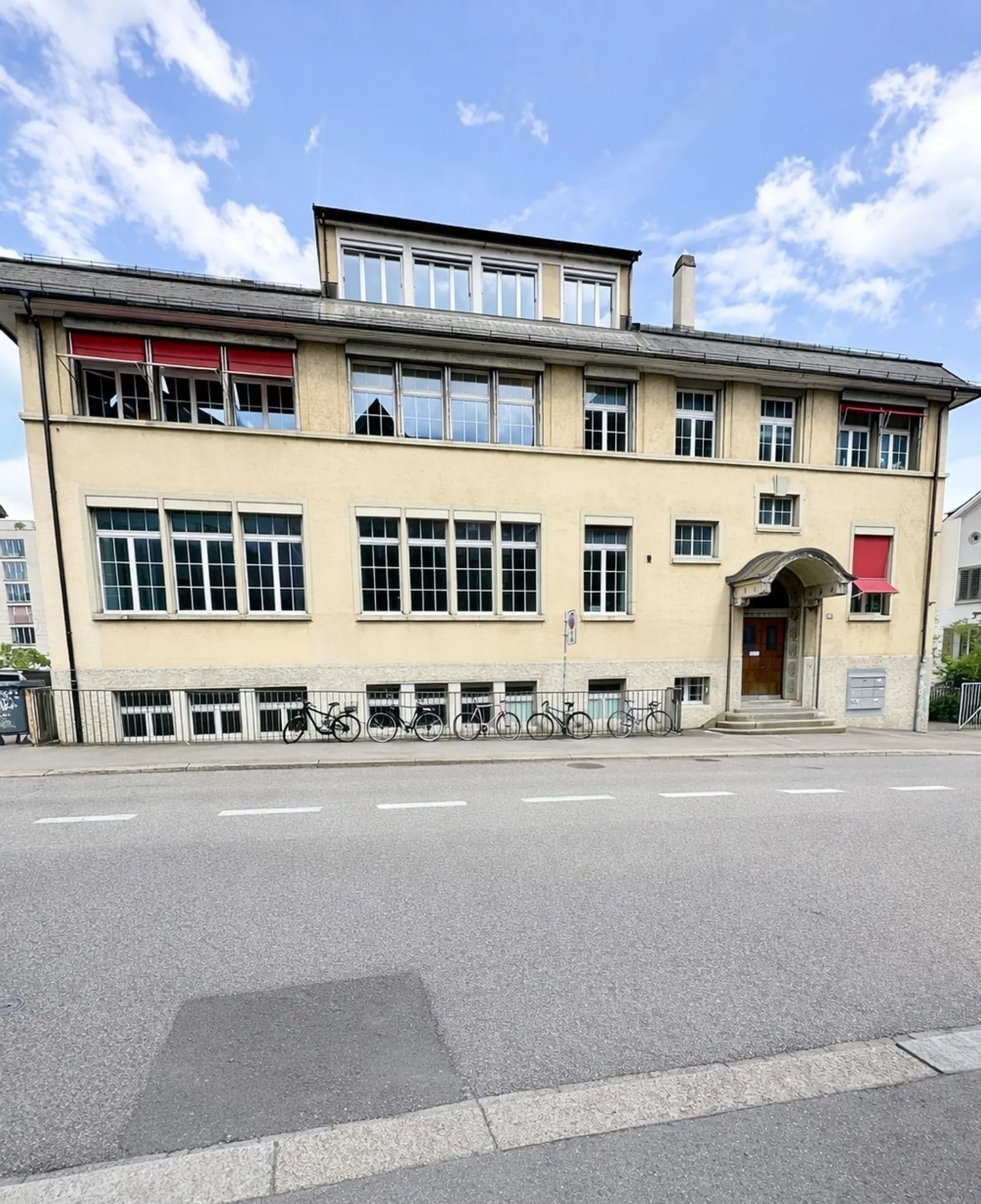 Spacious Loft Office in Zurich - Photo 1 of 4