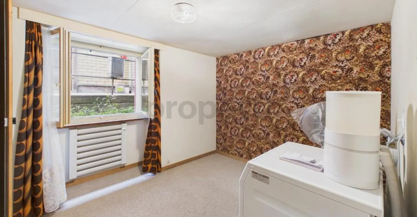 Charming Renovated Home in Wallis - Photo 8 of 11