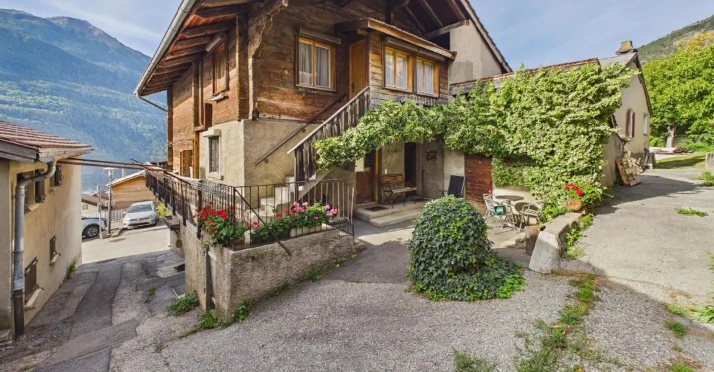 Charming Renovated Home in Wallis - Photo 10 of 11