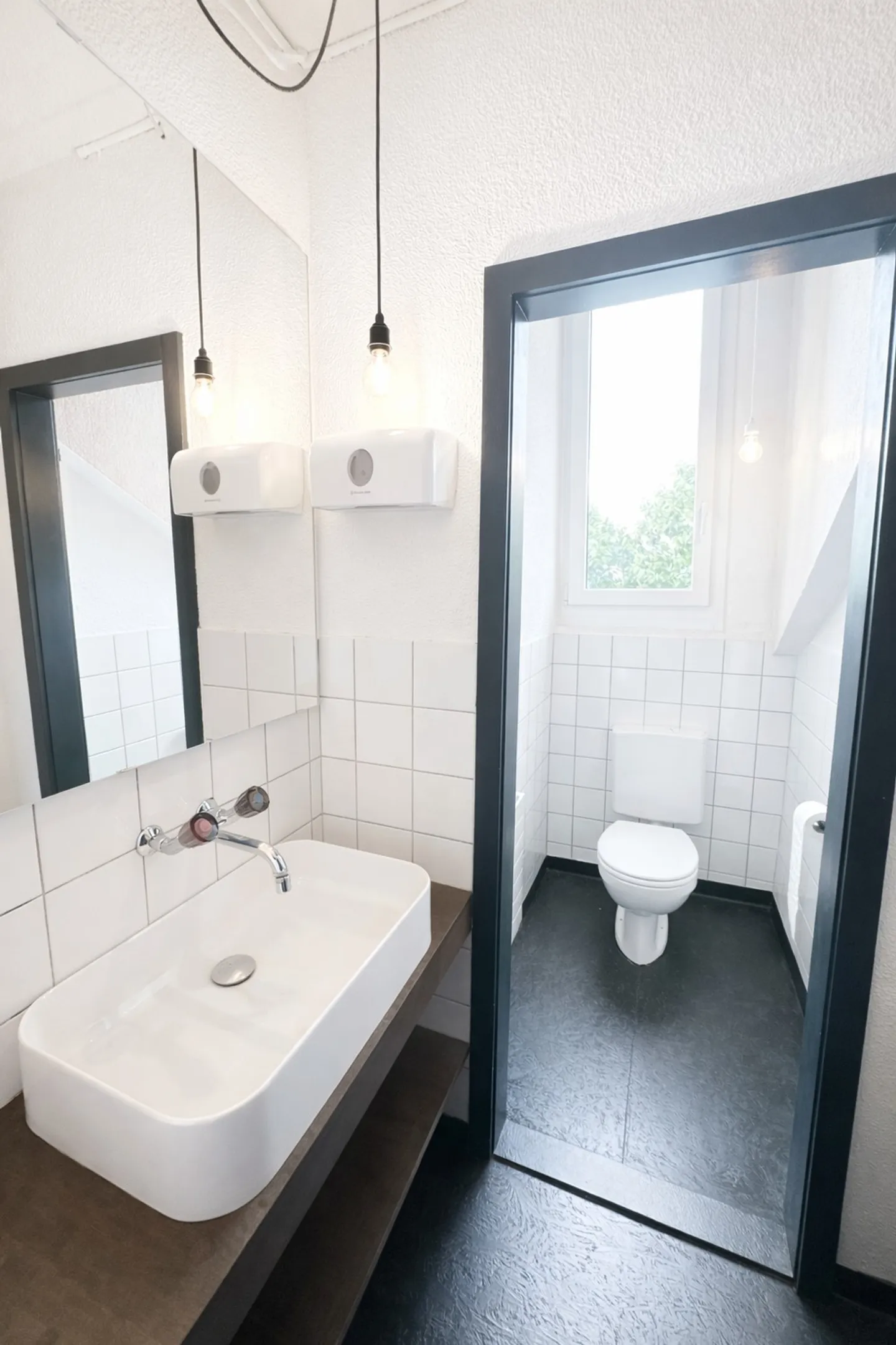 Spacious Loft Office in Zurich - Photo 2 of 4