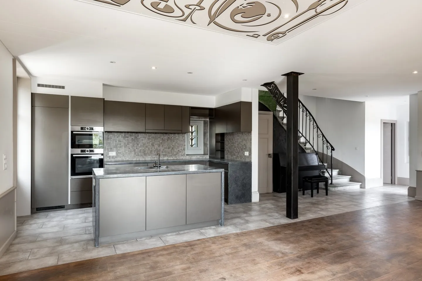 Charm & Authenticity – Magnificent Renovated House with Garden - Photo 4 of 11