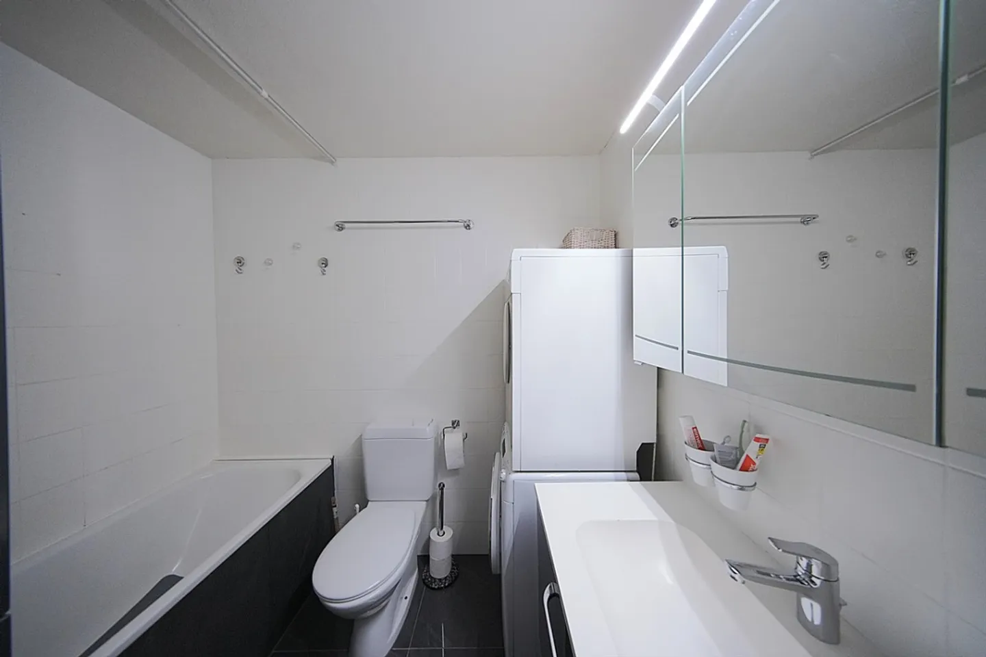Spacieux appartement avec jardin - Photo 12 sur 13