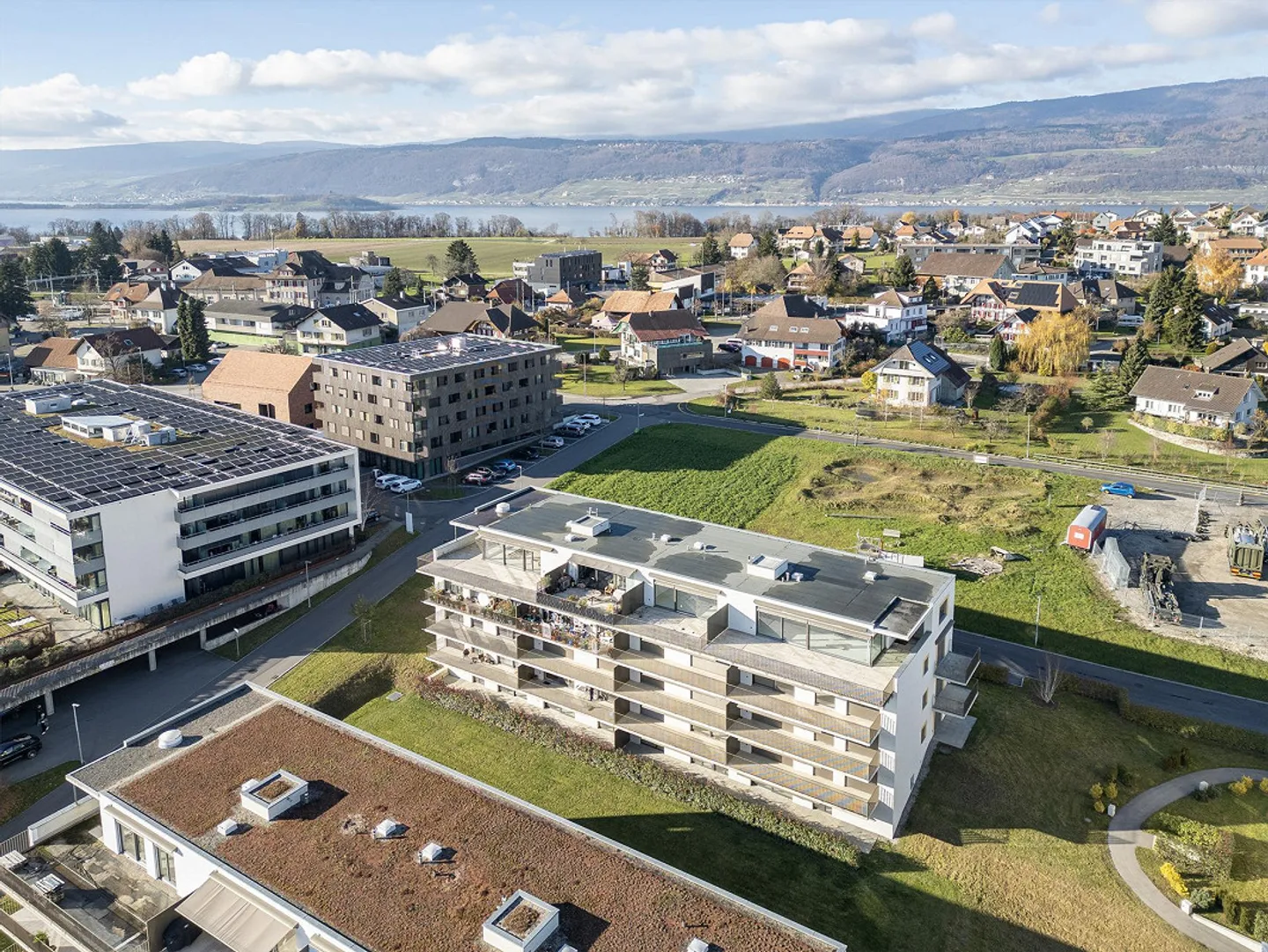 Belle appartement de 2½ pièces au bord du lac de Bienne - Täuffelen - Photo 1 sur 12
