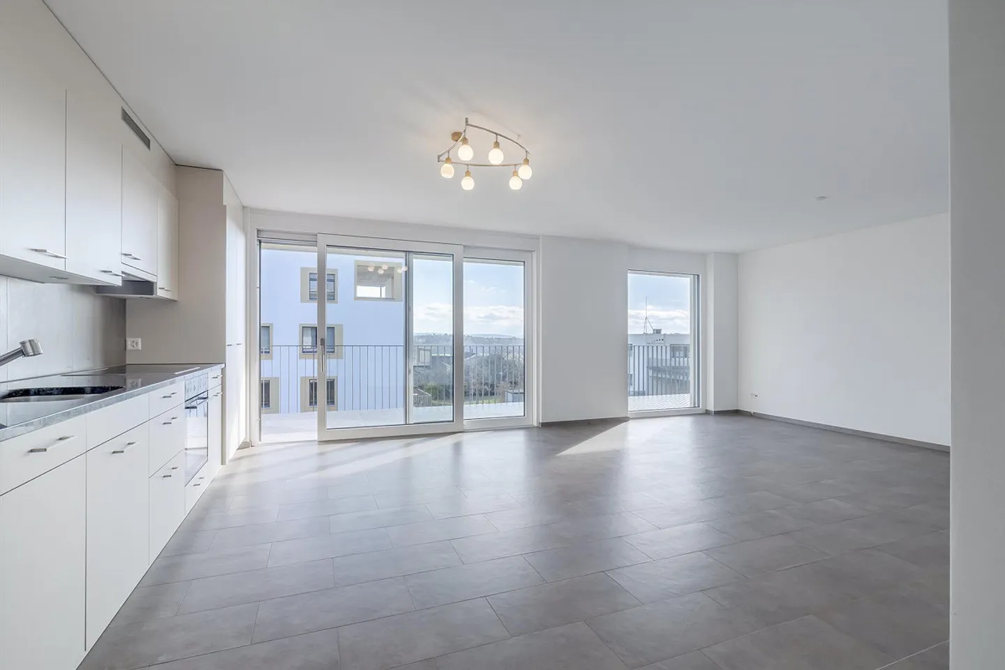 Belle appartement de 2½ pièces au bord du lac de Bienne - Täuffelen - Photo 2 sur 12