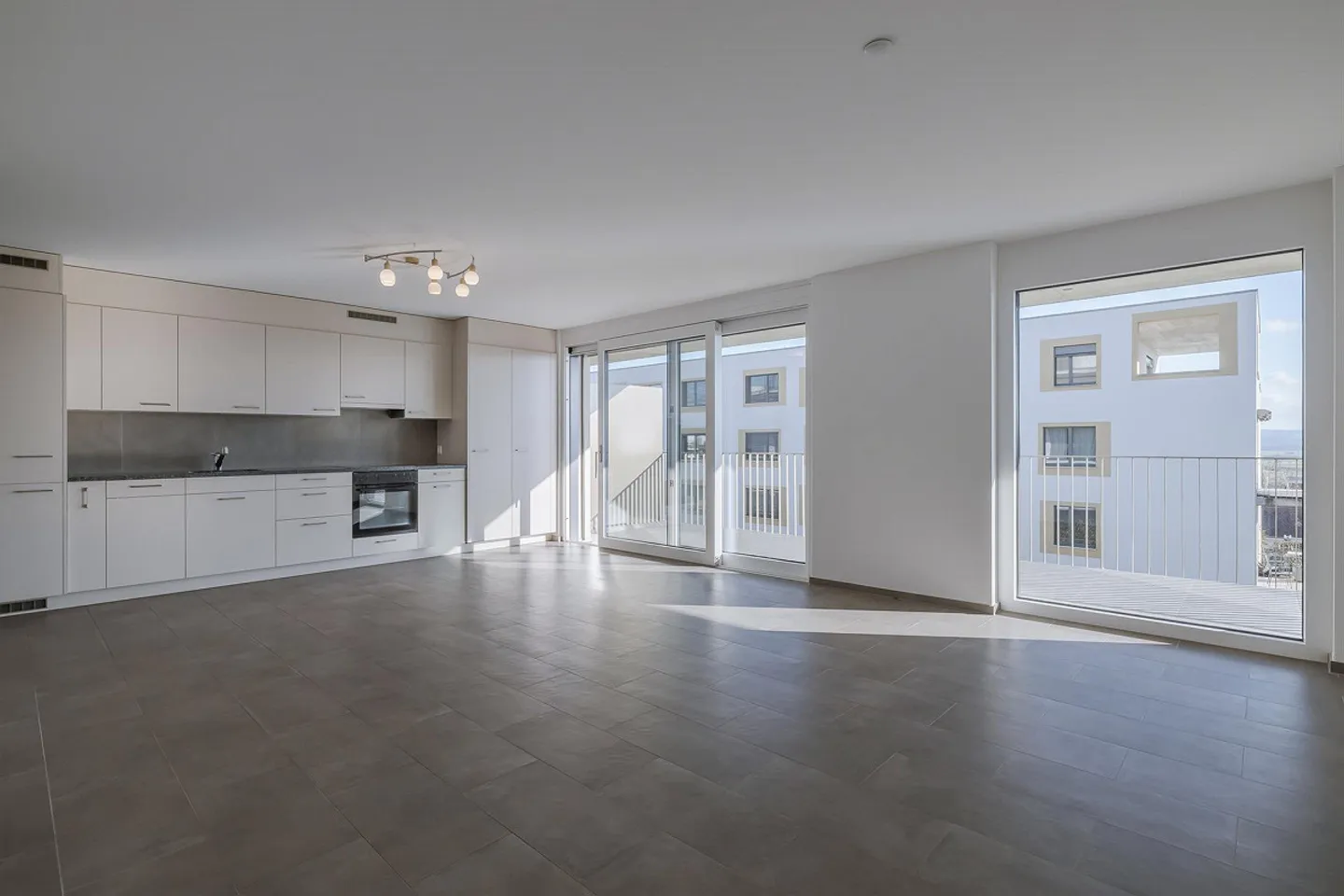 Belle appartement de 2½ pièces au bord du lac de Bienne - Täuffelen - Photo 4 sur 12