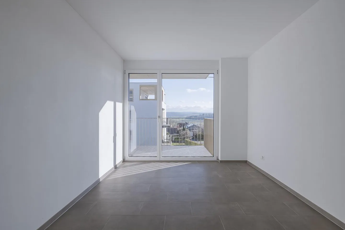 Belle appartement de 2½ pièces au bord du lac de Bienne - Täuffelen - Photo 5 sur 12