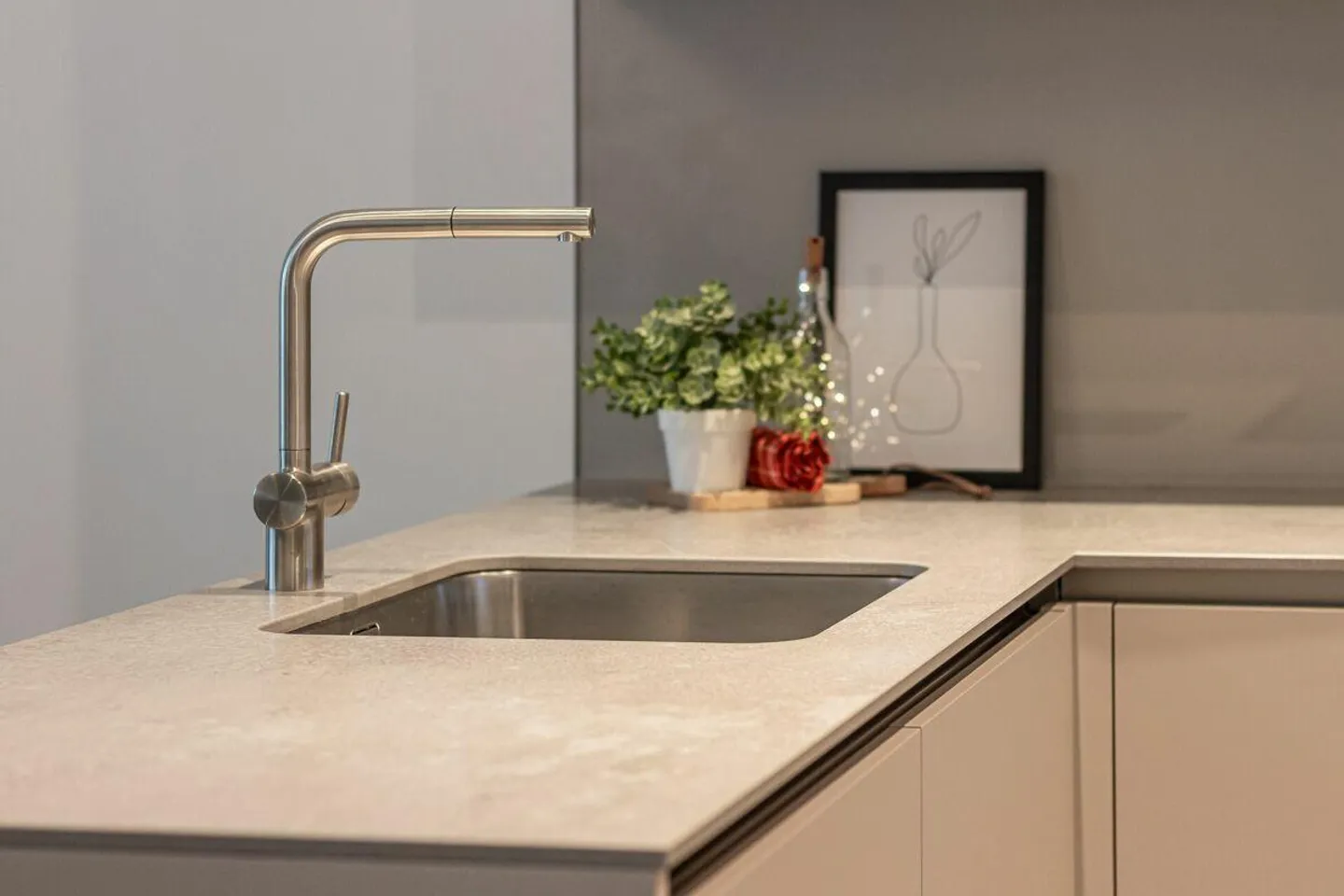 PREGASSONA · MODERN 2½ ROOM APARTMENT WITH TERRACE · OPTIMAL ORIENTATION AND PURCHASE OPTION - Photo 1 of 4