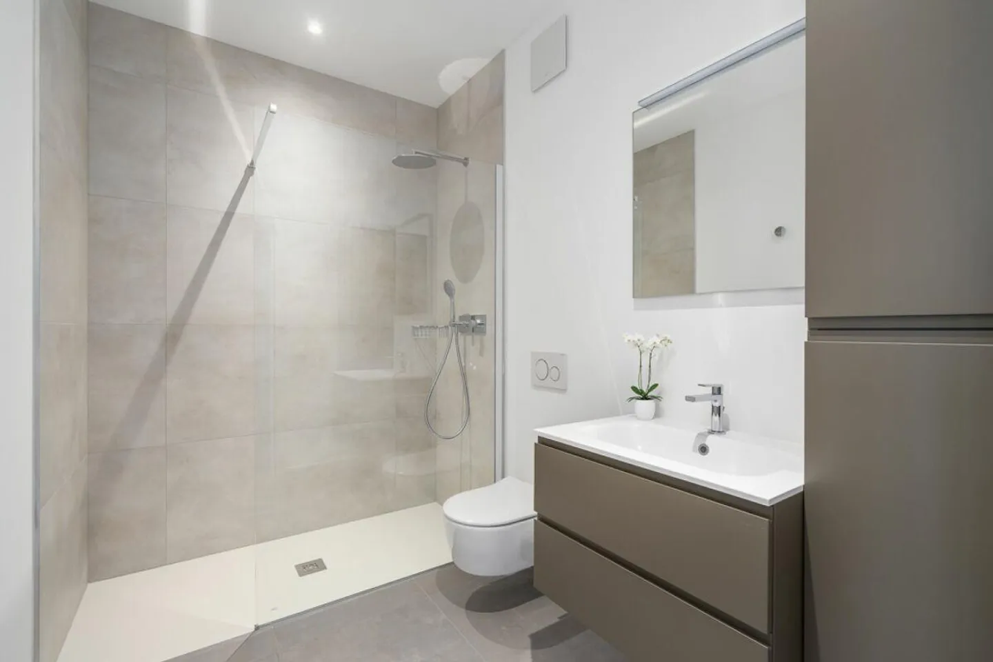 PREGASSONA · MODERN 2½ ROOM APARTMENT WITH TERRACE · OPTIMAL ORIENTATION AND PURCHASE OPTION - Photo 3 of 4