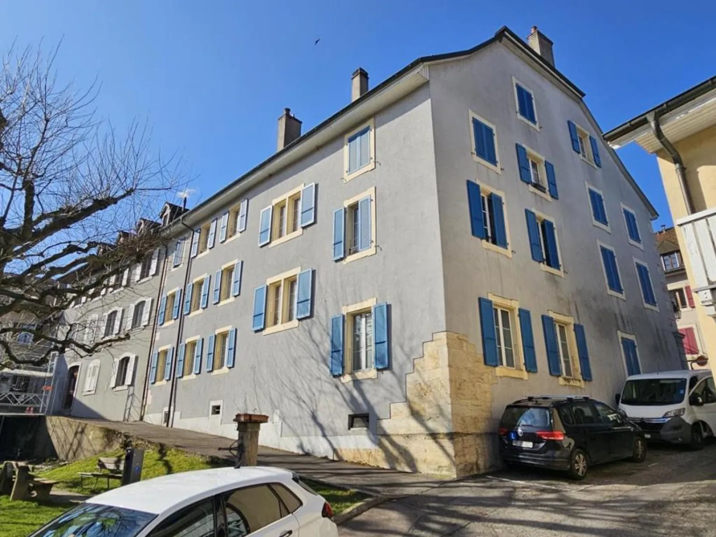 Mixed-use building - Photo 1 of 10