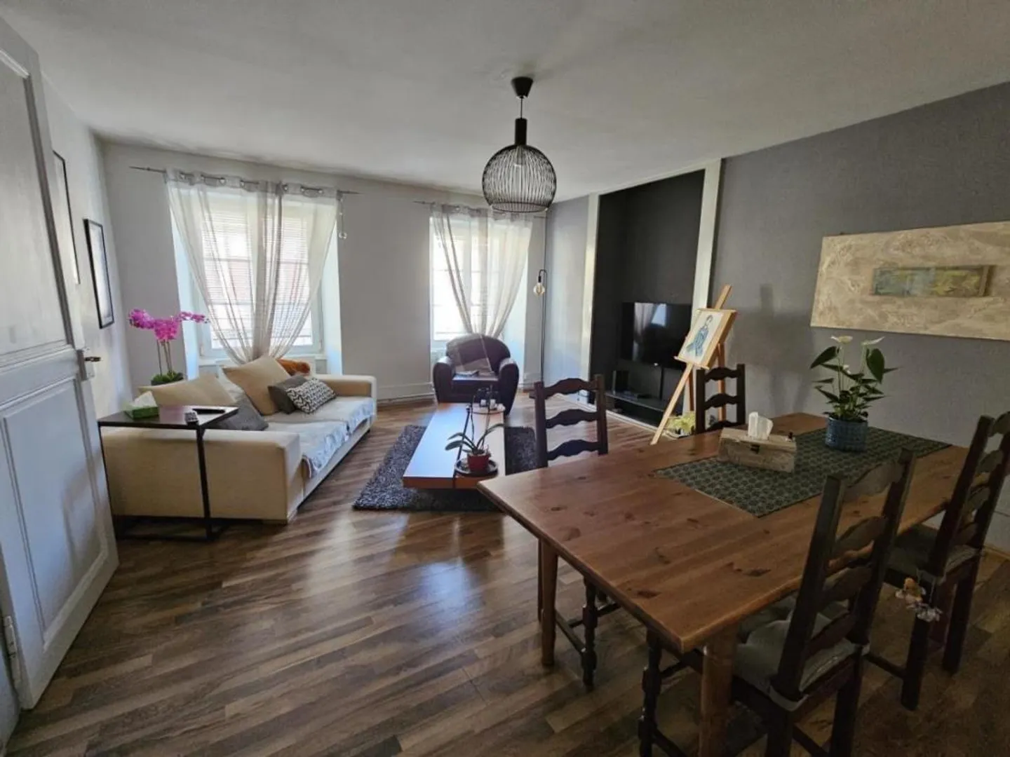 Mixed-use building - Photo 4 of 10