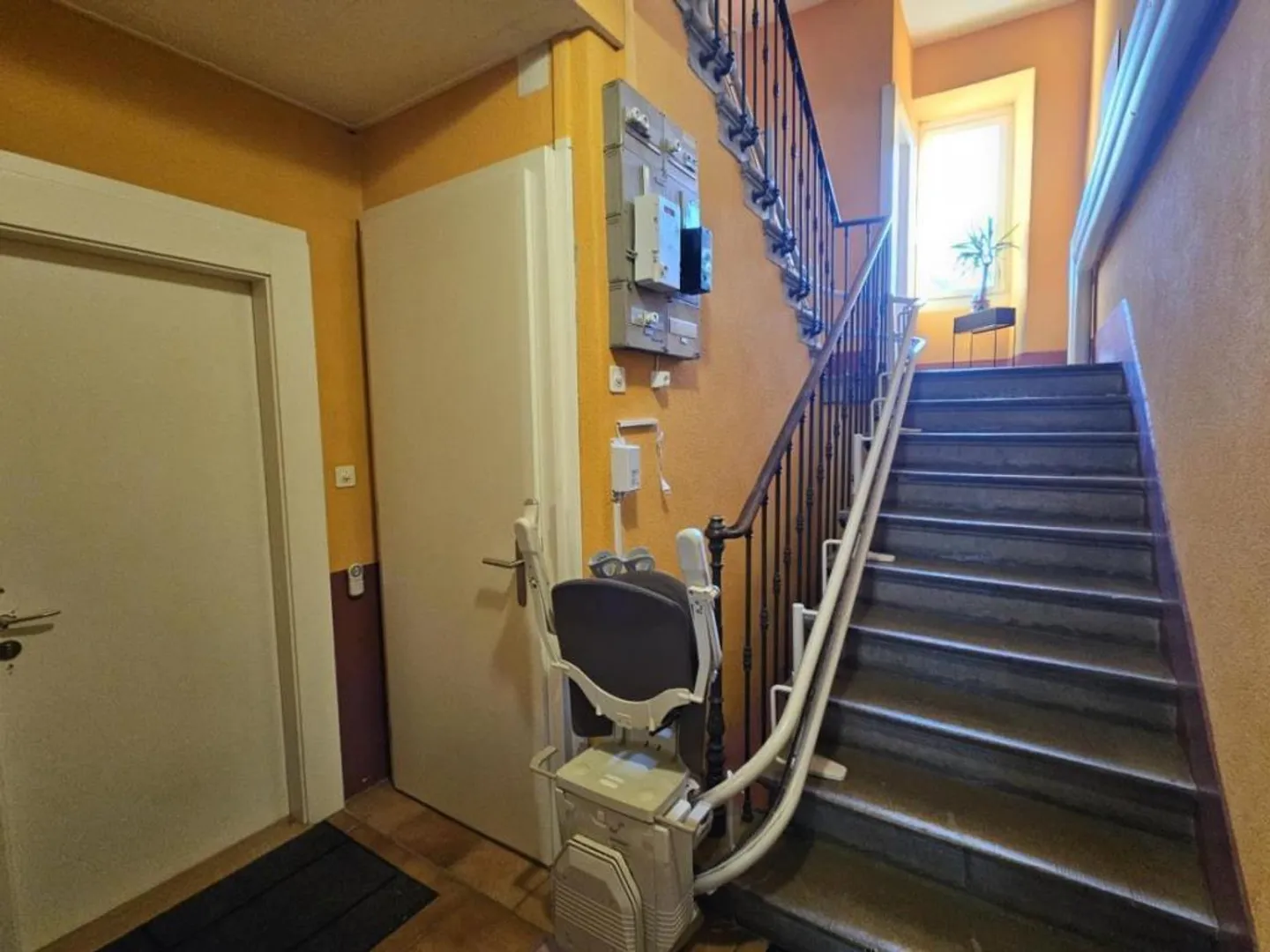 Mixed-use building - Photo 2 of 10