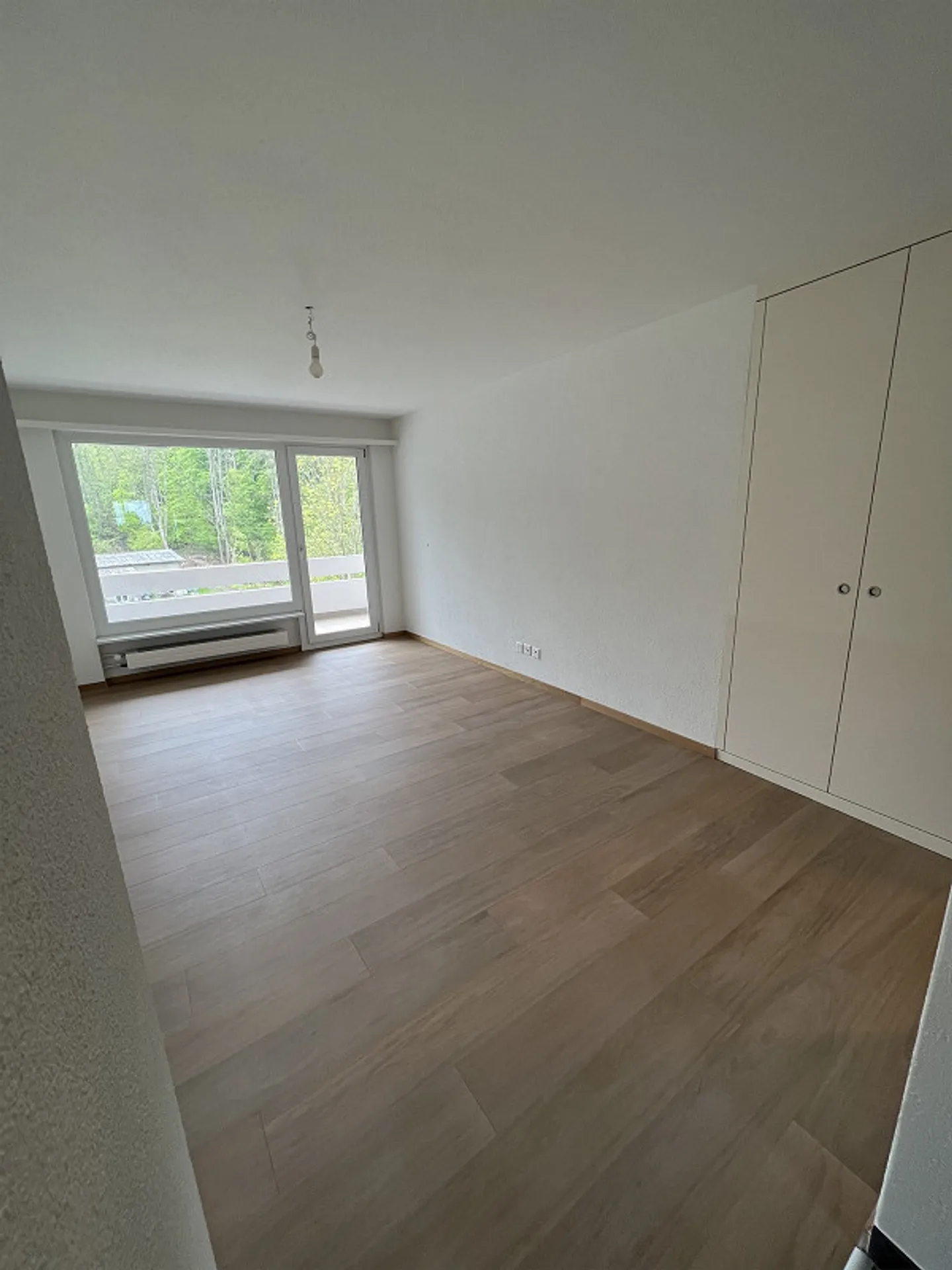 Appartamento splendidamente ristrutturato in una posizione tranquilla leggermente elevata vicino al bordo della foresta - Foto 6 di 9