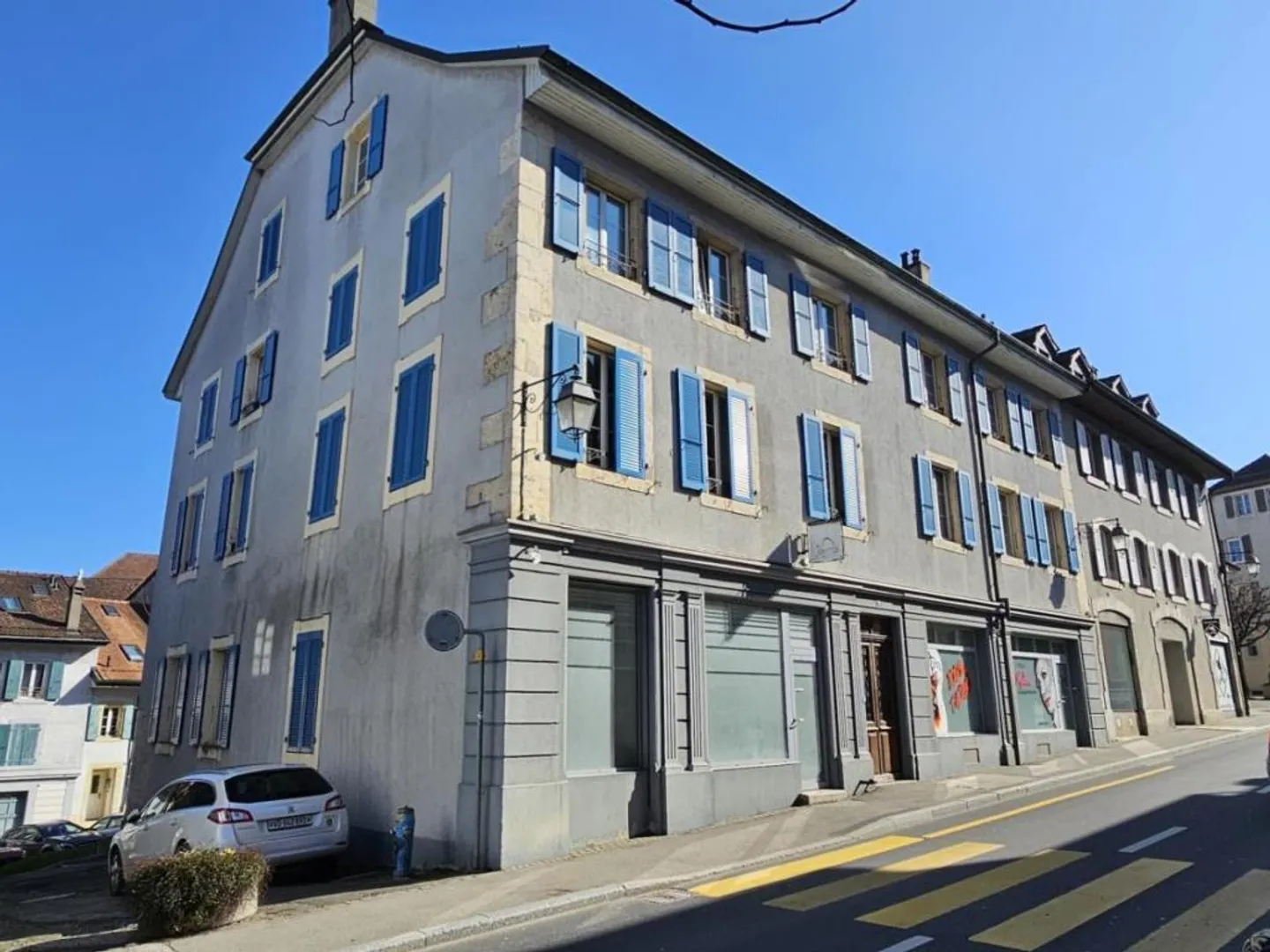 Mixed-use building - Photo 10 of 10