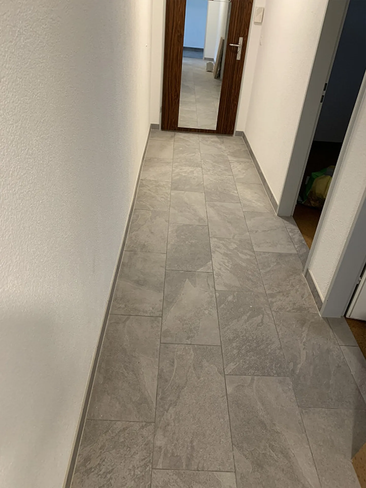 Appartamento splendidamente ristrutturato in una posizione tranquilla leggermente elevata vicino al bordo della foresta - Foto 2 di 9