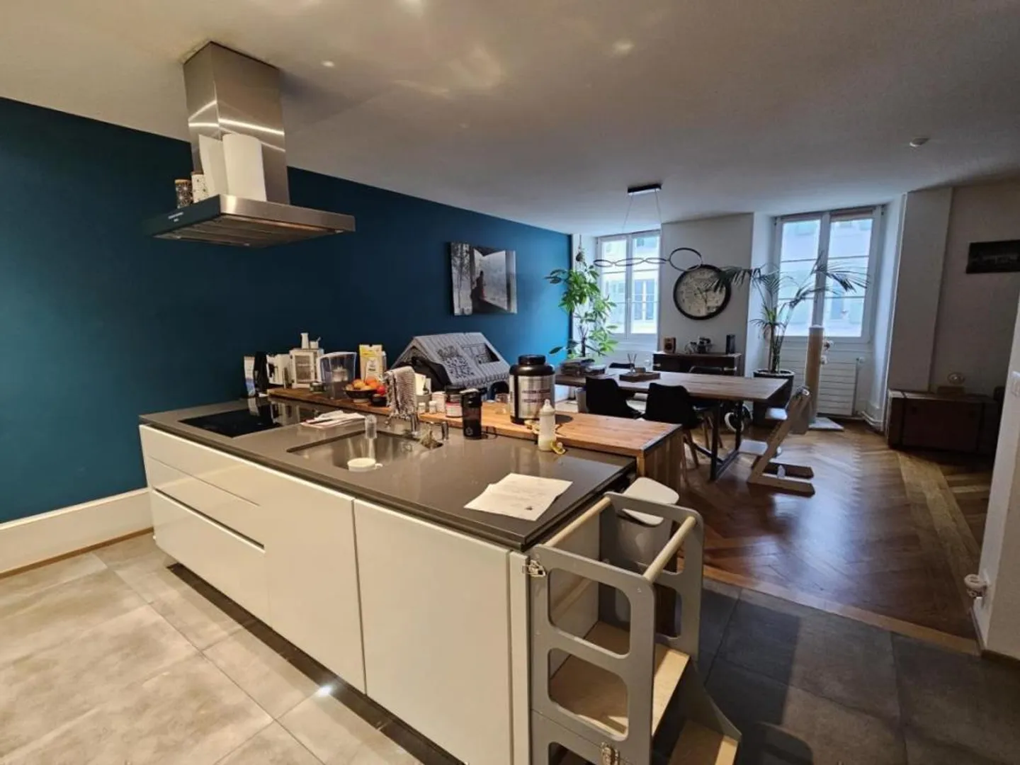 Mixed-use building - Photo 8 of 10