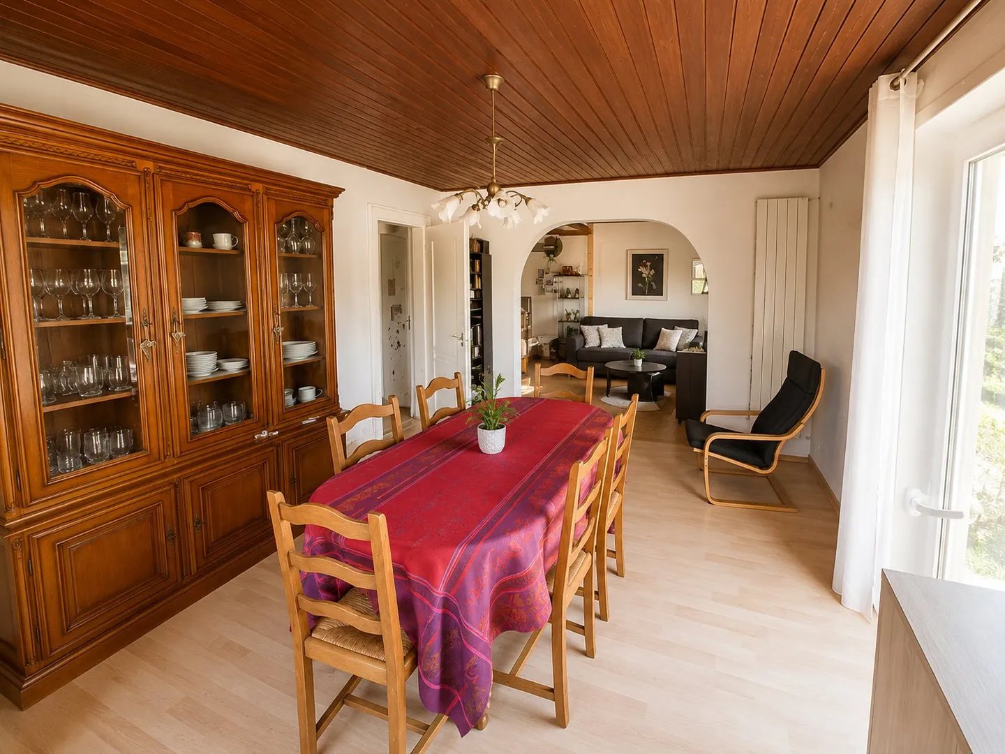 Spacious Family Home in Courgenay - Photo 9 of 34