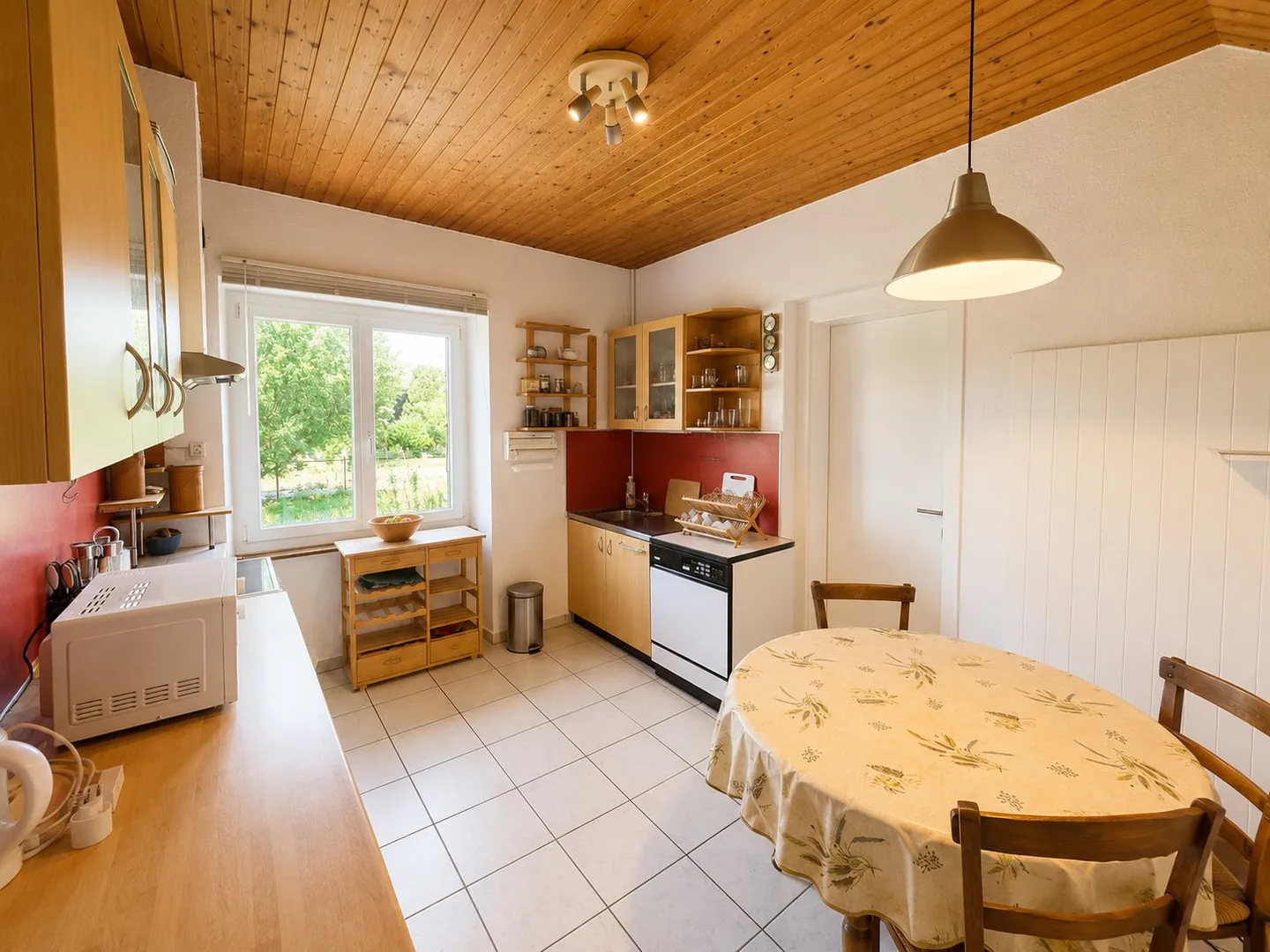 Spacious Family Home in Courgenay - Photo 10 of 34