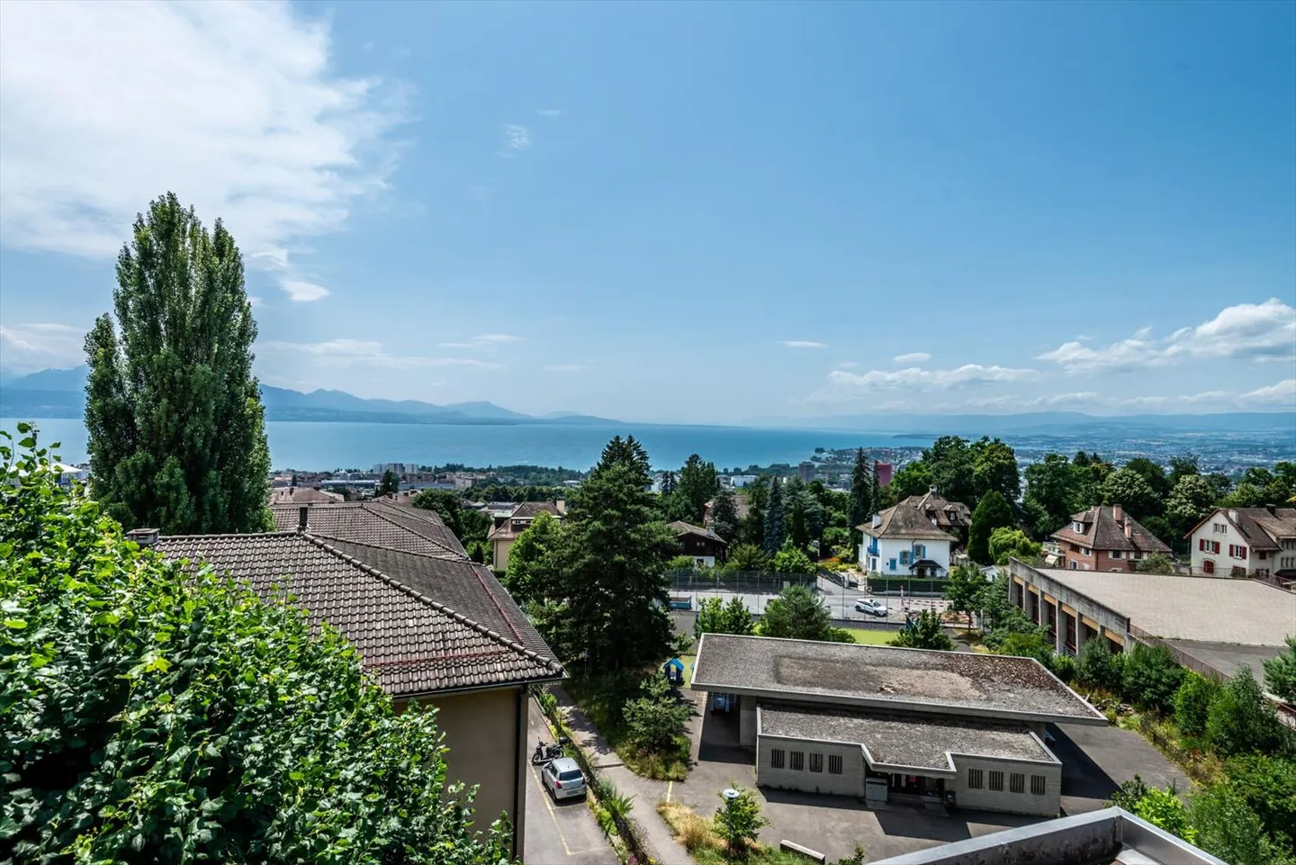Unique Penthouse Apartment with Panoramic Views of the Lake and Mountains - Photo 2 of 13