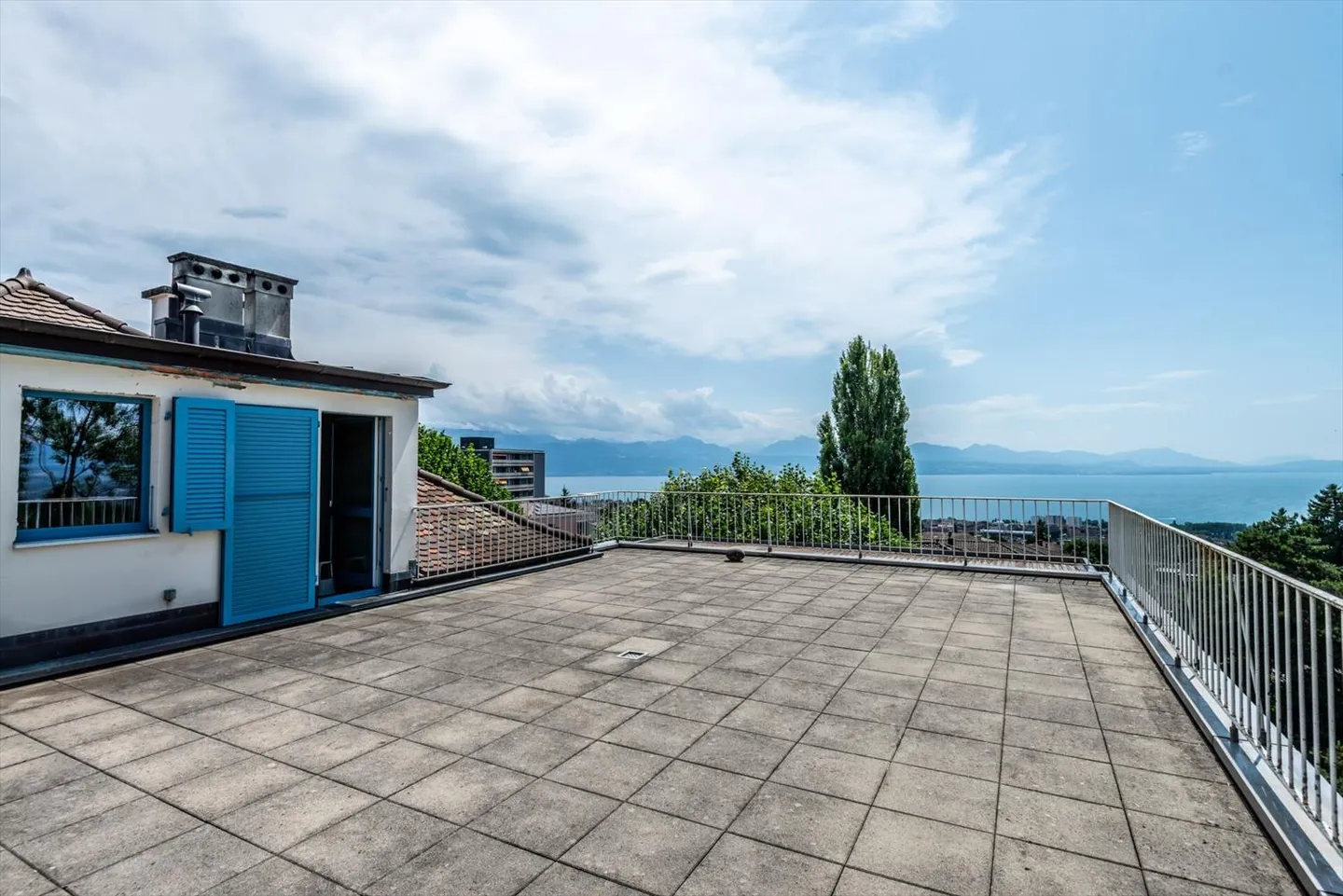 Unique Penthouse Apartment with Panoramic Views of the Lake and Mountains - Photo 3 of 13