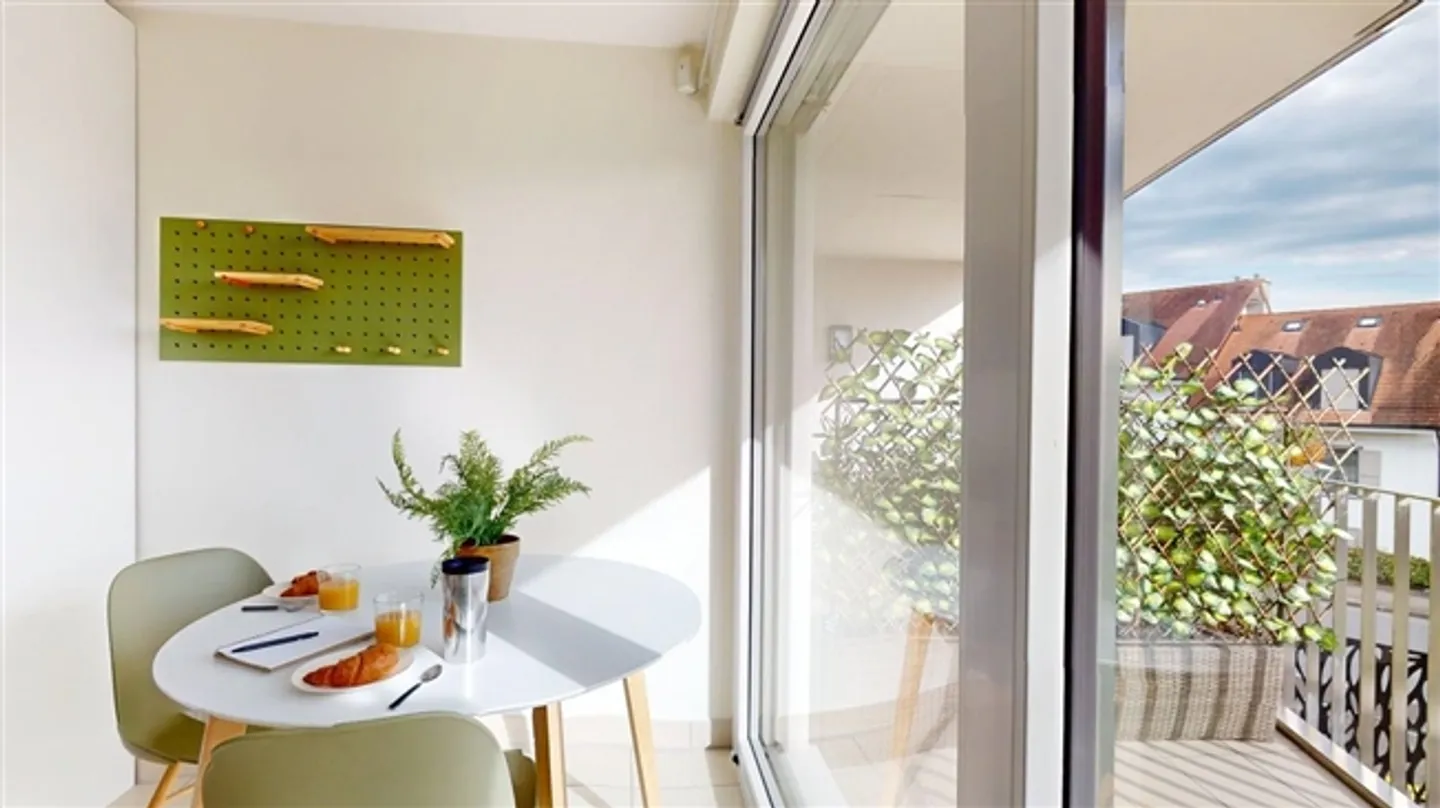 Bright Room in a Shared Apartment - Ideal for Students - Route de la Gare 16D, Mies (Versoix)! - Photo 2 of 5