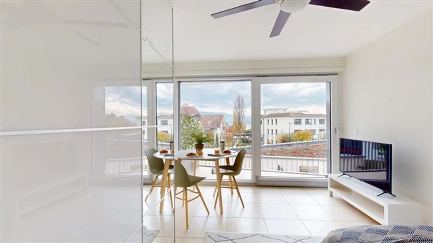 Bright Room in a Shared Apartment - Ideal for Students - Route de la Gare 16D, Mies (Versoix)! - Photo 3 of 5