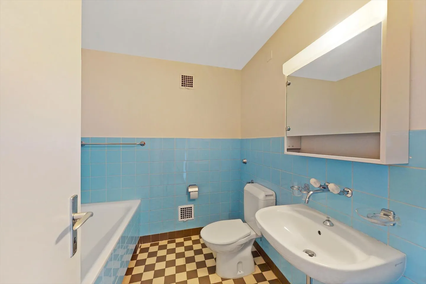 Bright 2.5-room apartment in a central and quiet location - Photo 10 of 13