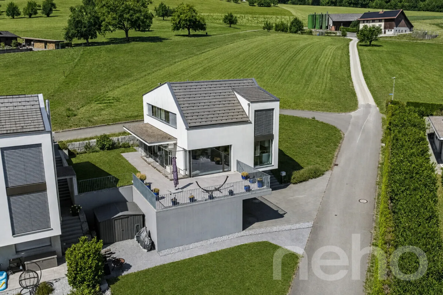 Modernes Zuhause mit unverbaubarer Weitsicht und viel Wohnkomfort - Photo 1 sur 12