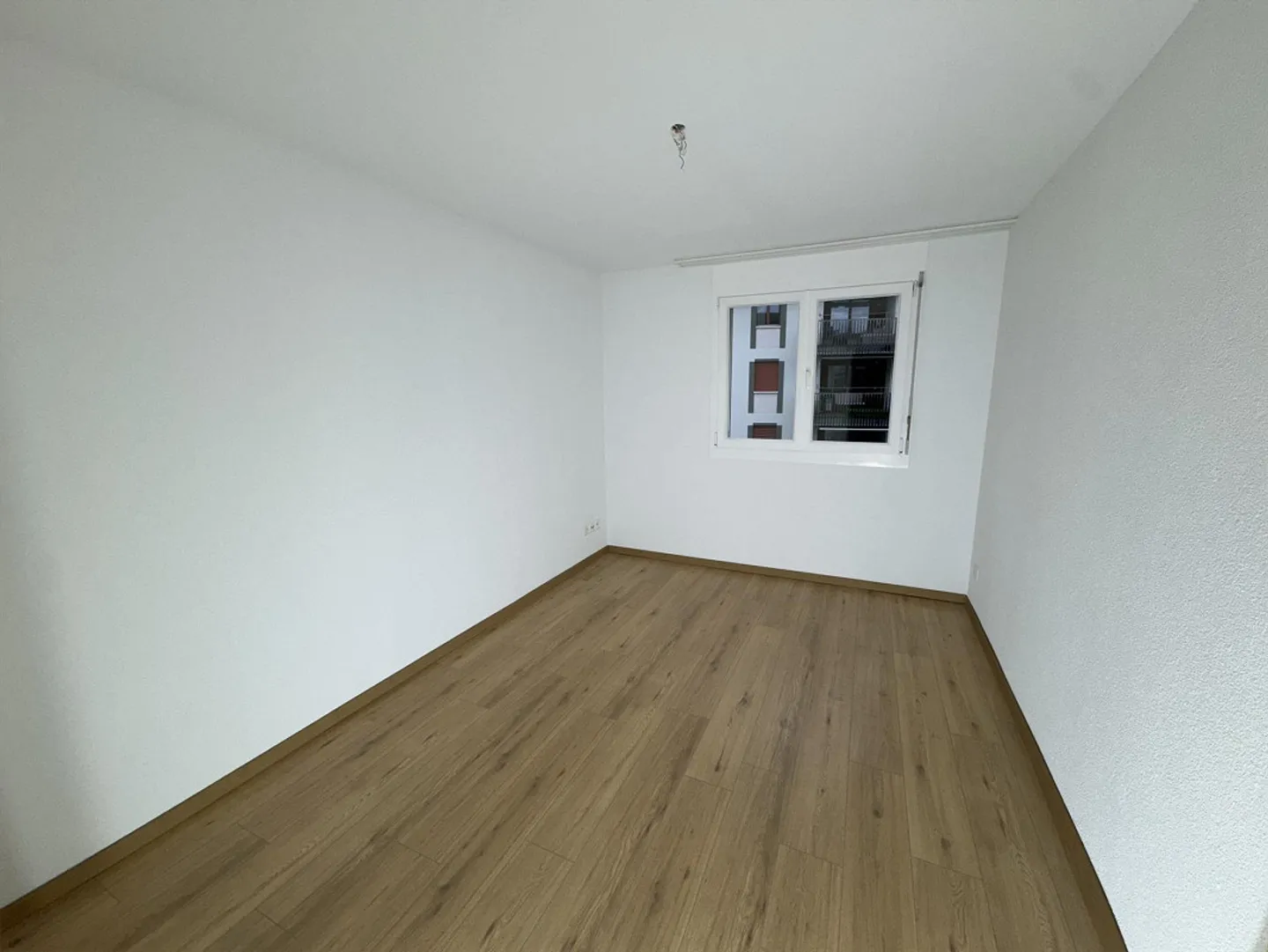 Appartamento luminoso di 4,5 stanze al 2° piano - Foto 9 di 10