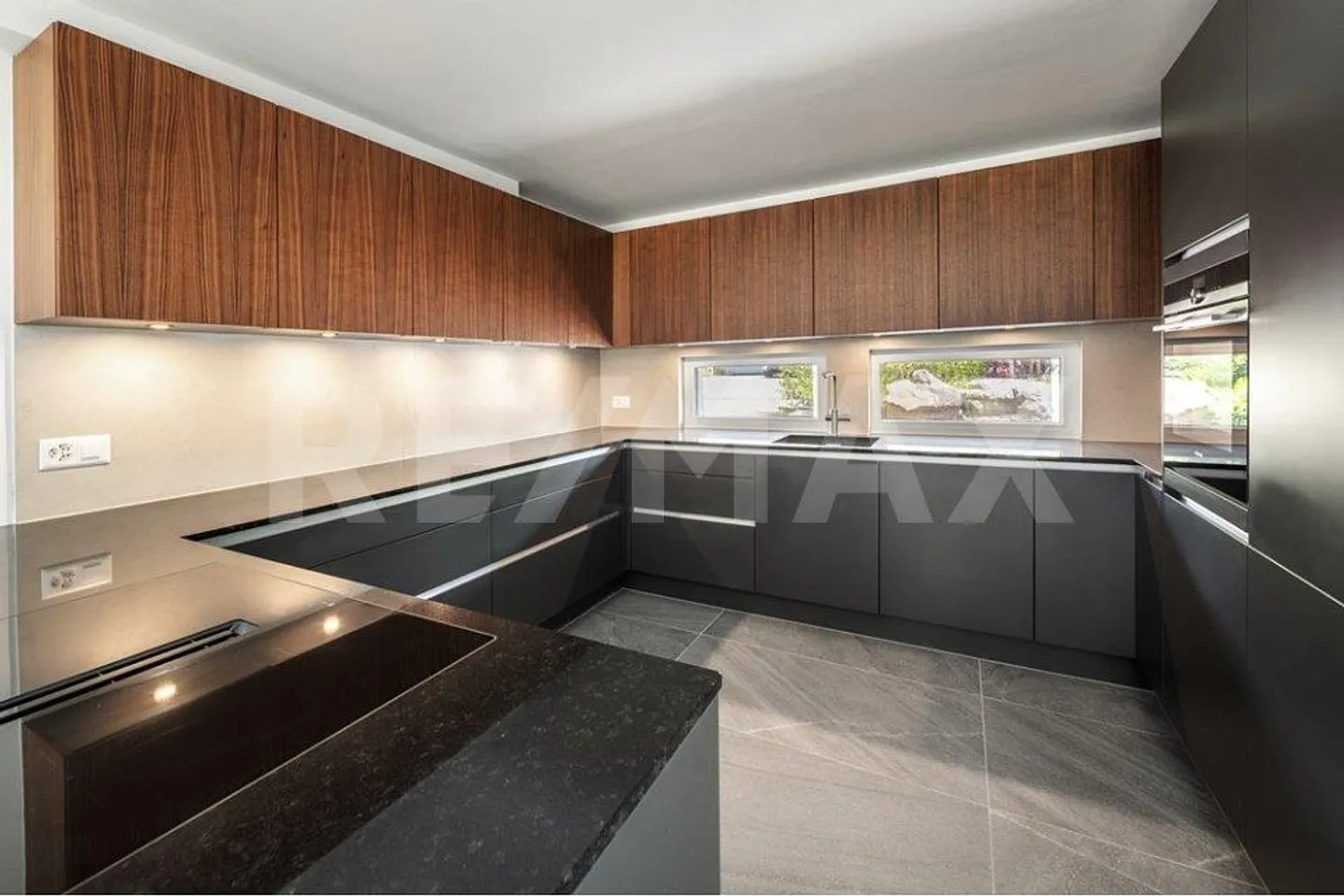 Idéal pour les familles – 4½ pièces, entièrement rénové, spacieux et avec jardin ! - Photo 5 sur 13