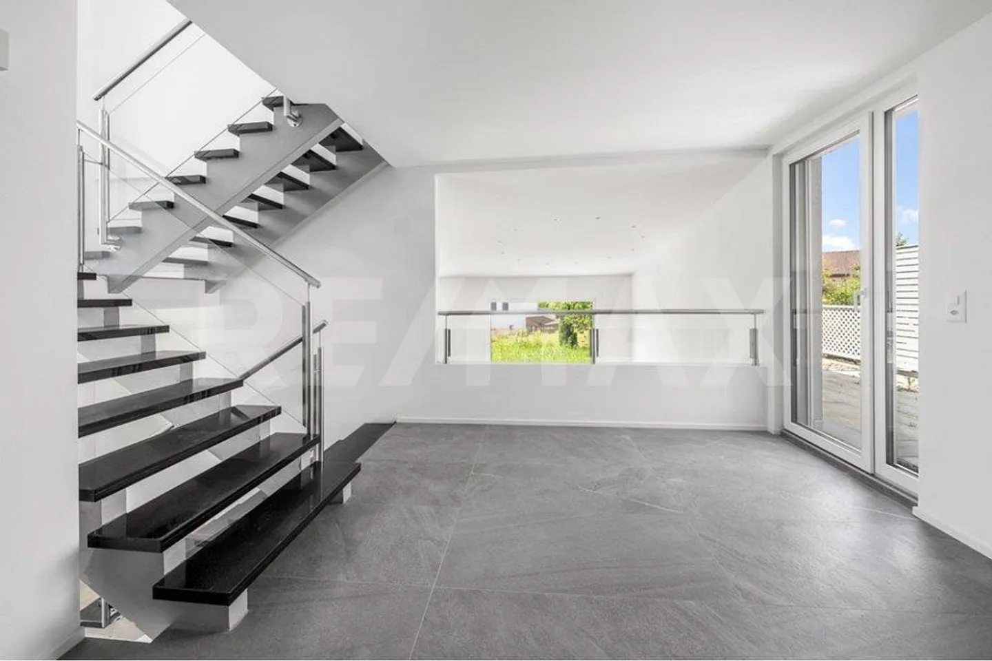 Idéal pour les familles – 4½ pièces, entièrement rénové, spacieux et avec jardin ! - Photo 6 sur 13