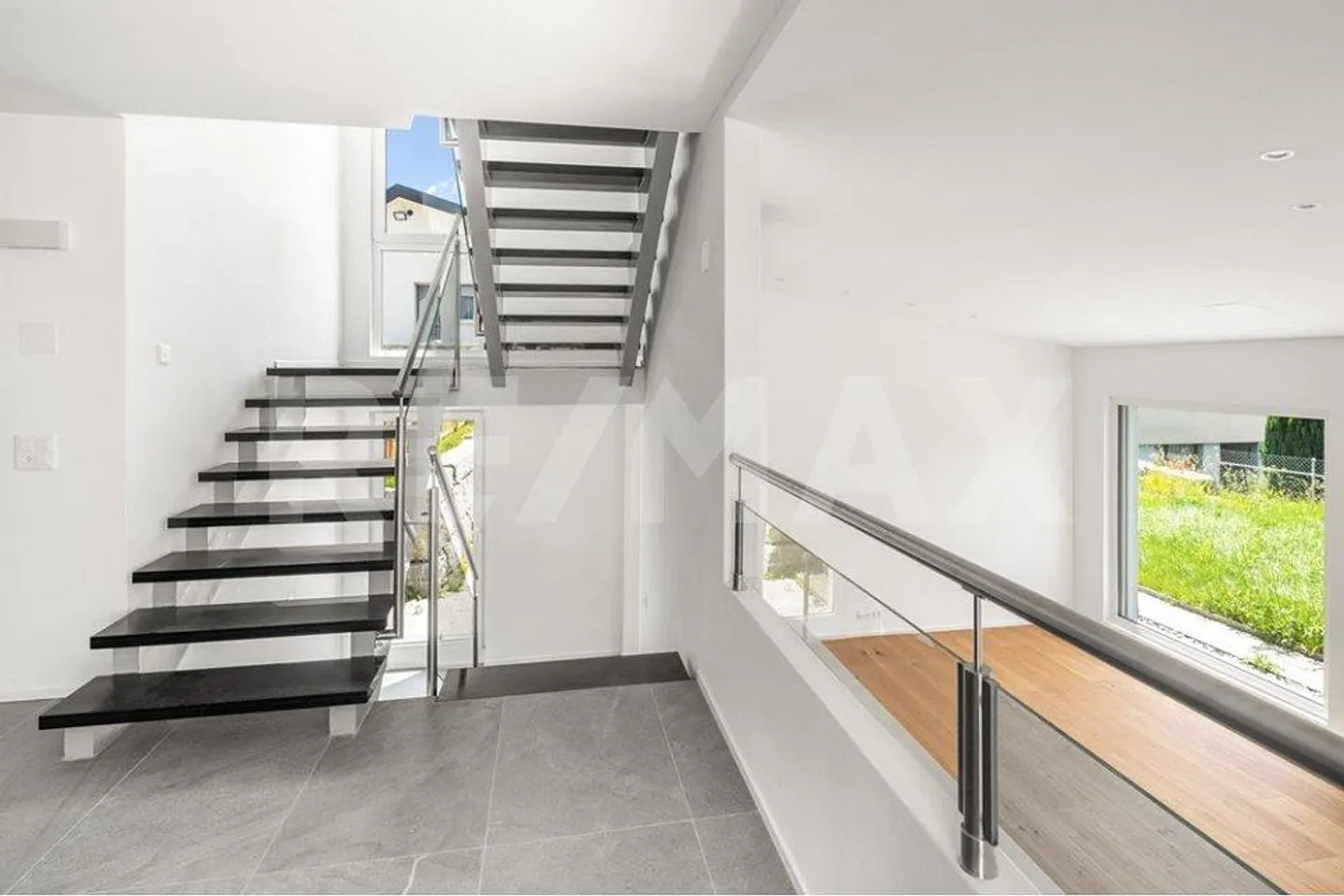 Idéal pour les familles – 4½ pièces, entièrement rénové, spacieux et avec jardin ! - Photo 8 sur 13