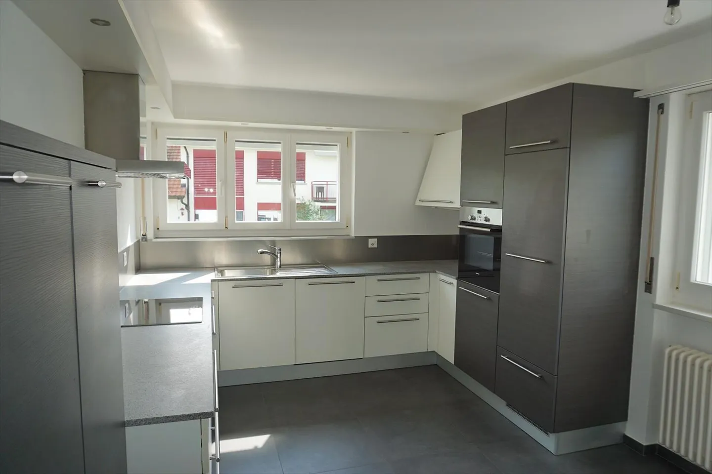 ARI-236 - Rendimento - Bellissima casa con 2 appartamenti di 4,5 e 3,5 stanze su un terreno di 1'134 m2. - Foto 5 di 13