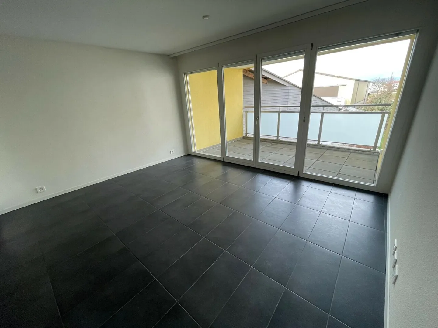 Appartamento 2.5 locali al 1° piano - Foto 3 di 10