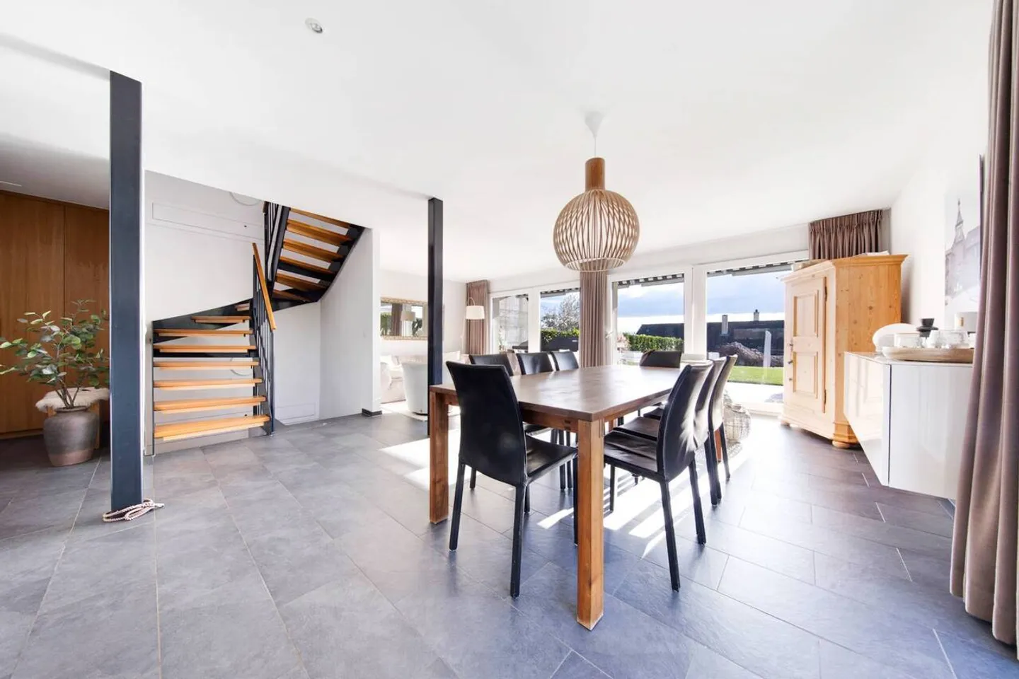 Villa a schiera spaziosa con 7,5 camere in perfette condizioni con vista mozzafiato sul lago e sulle montagne - Foto 5 di 10