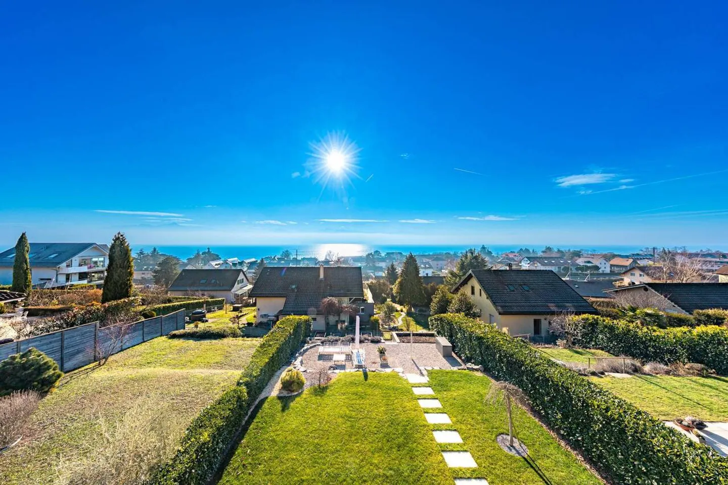 Villa a schiera spaziosa con 7,5 camere in perfette condizioni con vista mozzafiato sul lago e sulle montagne - Foto 9 di 10