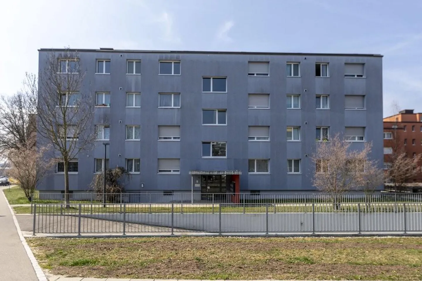 Motorcycle parking space for rent in Kloten - Photo 1 of 1