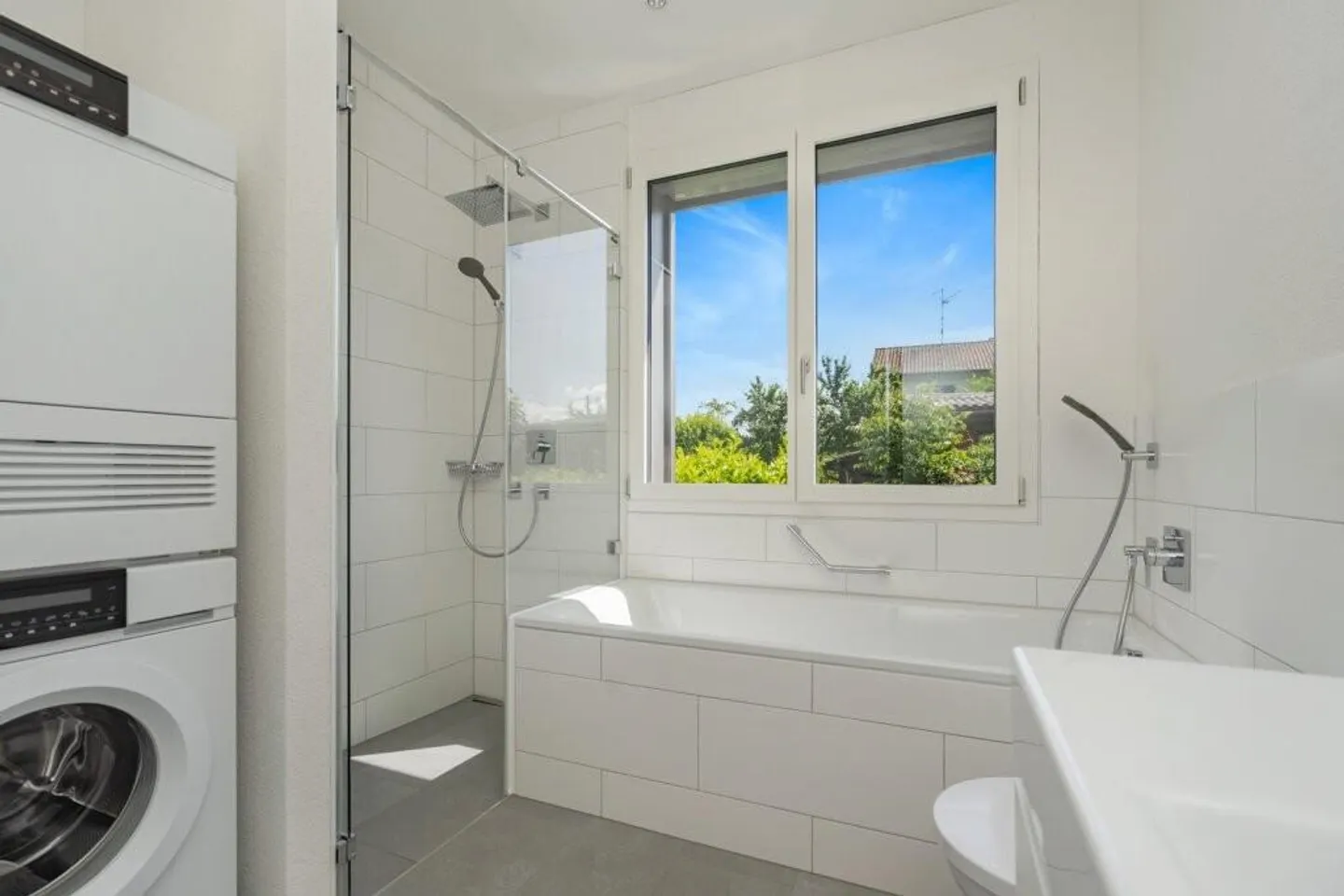 Votre nouvelle maison de rêve avec jardin au bord du lac de Morat ! - Photo 9 sur 11