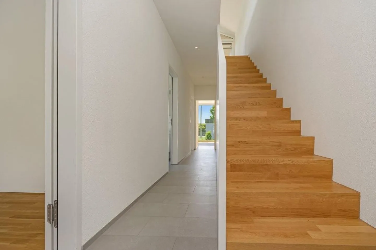 Votre nouvelle maison de rêve avec jardin au bord du lac de Morat ! - Photo 6 sur 11