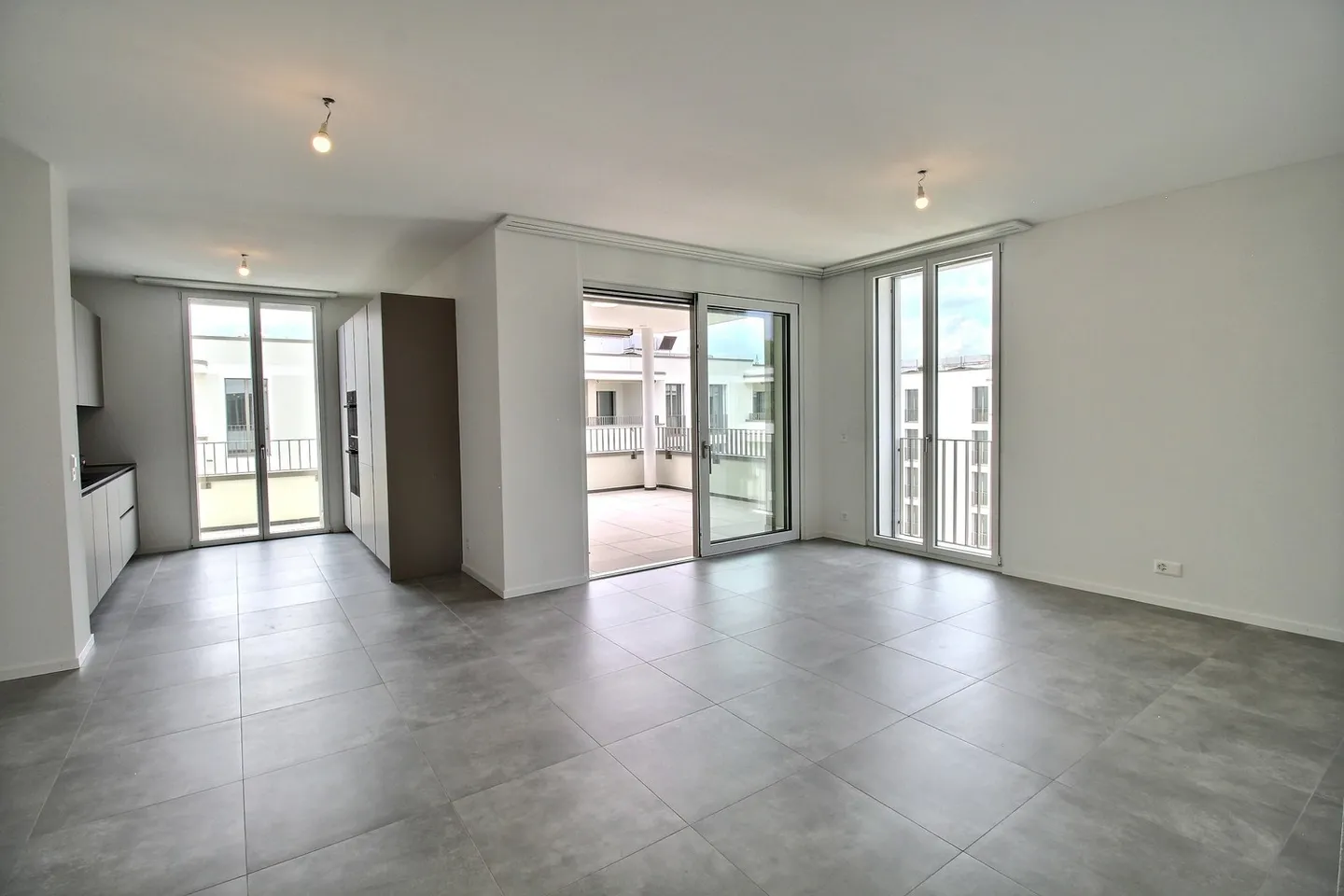 Exceptional apartment with 4.5 rooms for rent on the top floor in Marly! - Photo 1 of 9