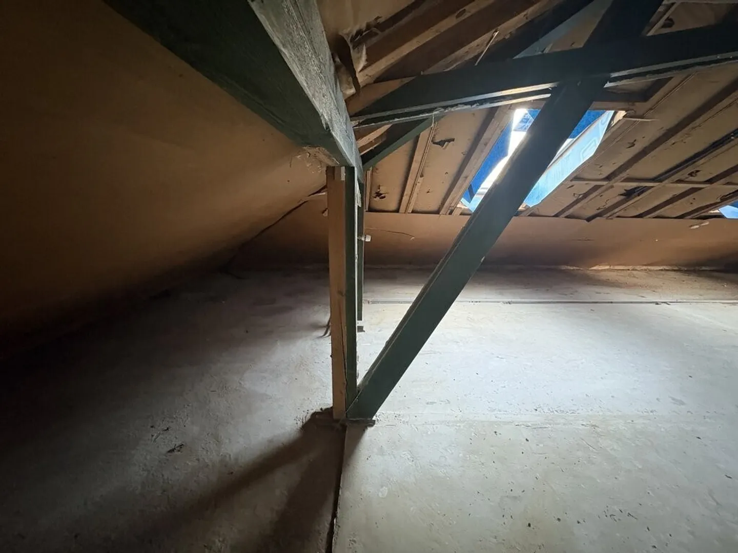 Dachboden zu vermieten Zentrale Lage in Genf - Foto 2 von 2