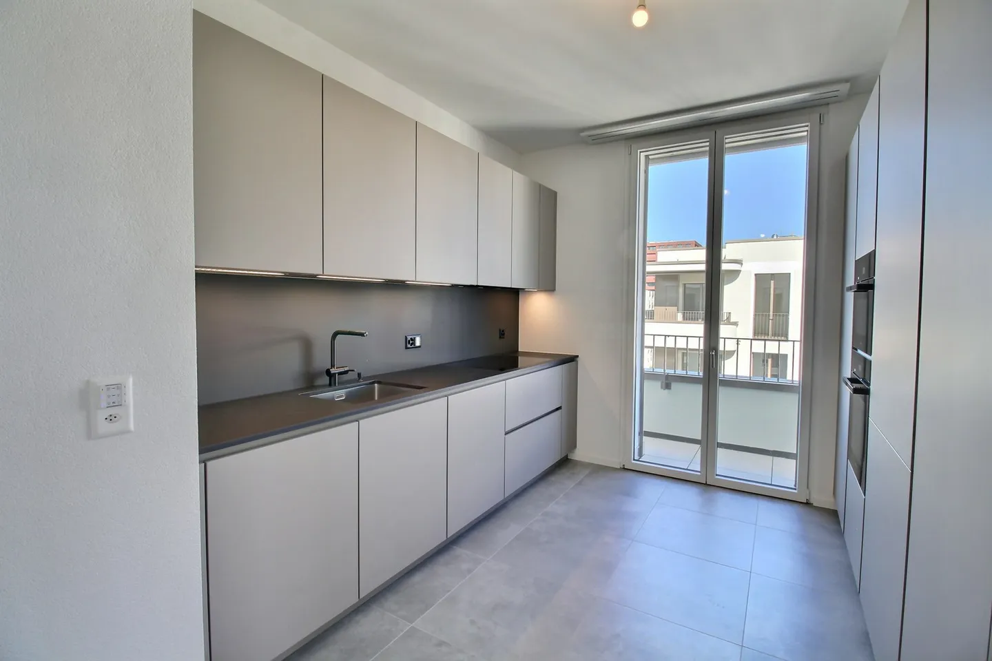 Exceptional apartment with 4.5 rooms for rent on the top floor in Marly! - Photo 2 of 9