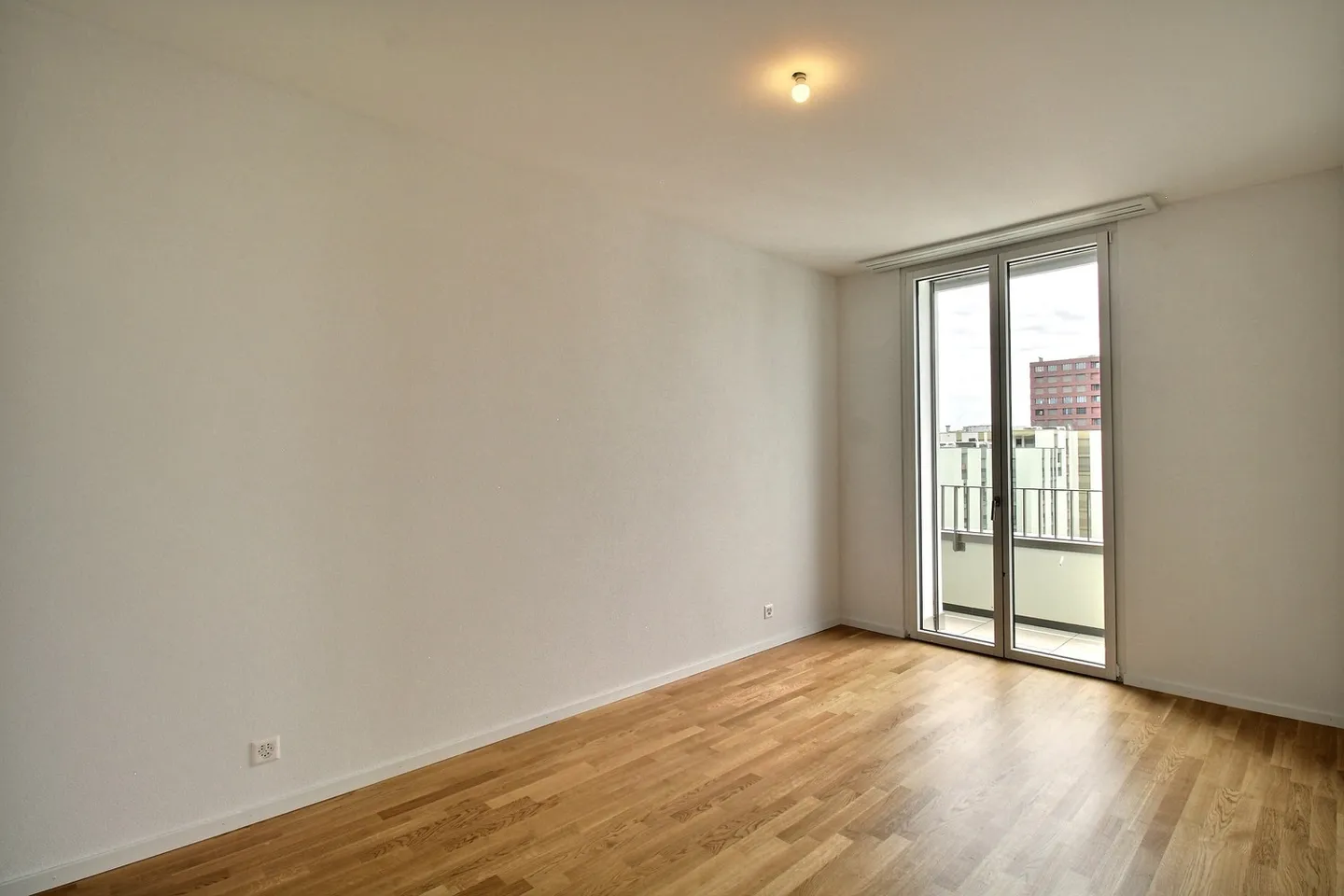 Exceptional apartment with 4.5 rooms for rent on the top floor in Marly! - Photo 4 of 9
