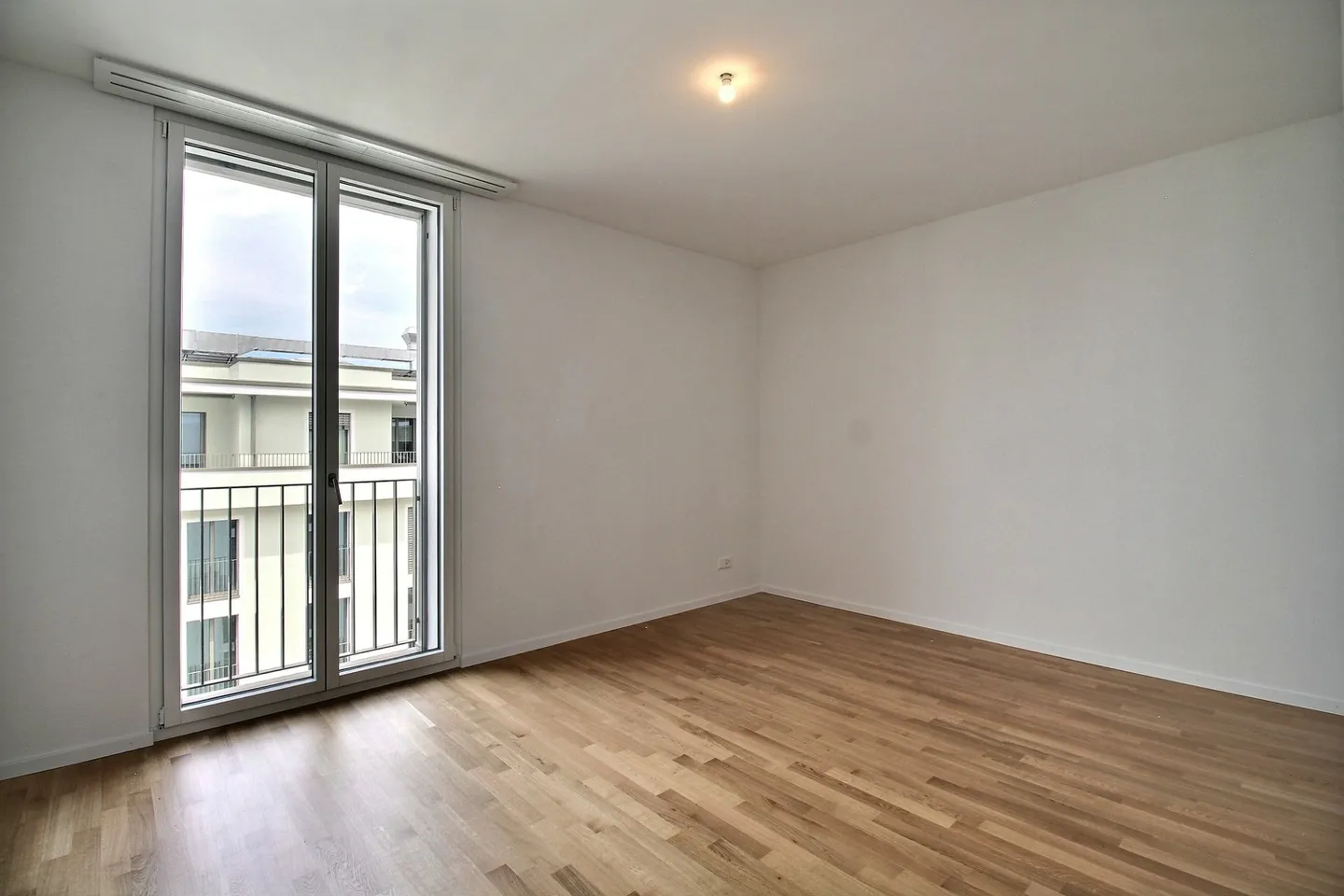 Exceptional apartment with 4.5 rooms for rent on the top floor in Marly! - Photo 6 of 9