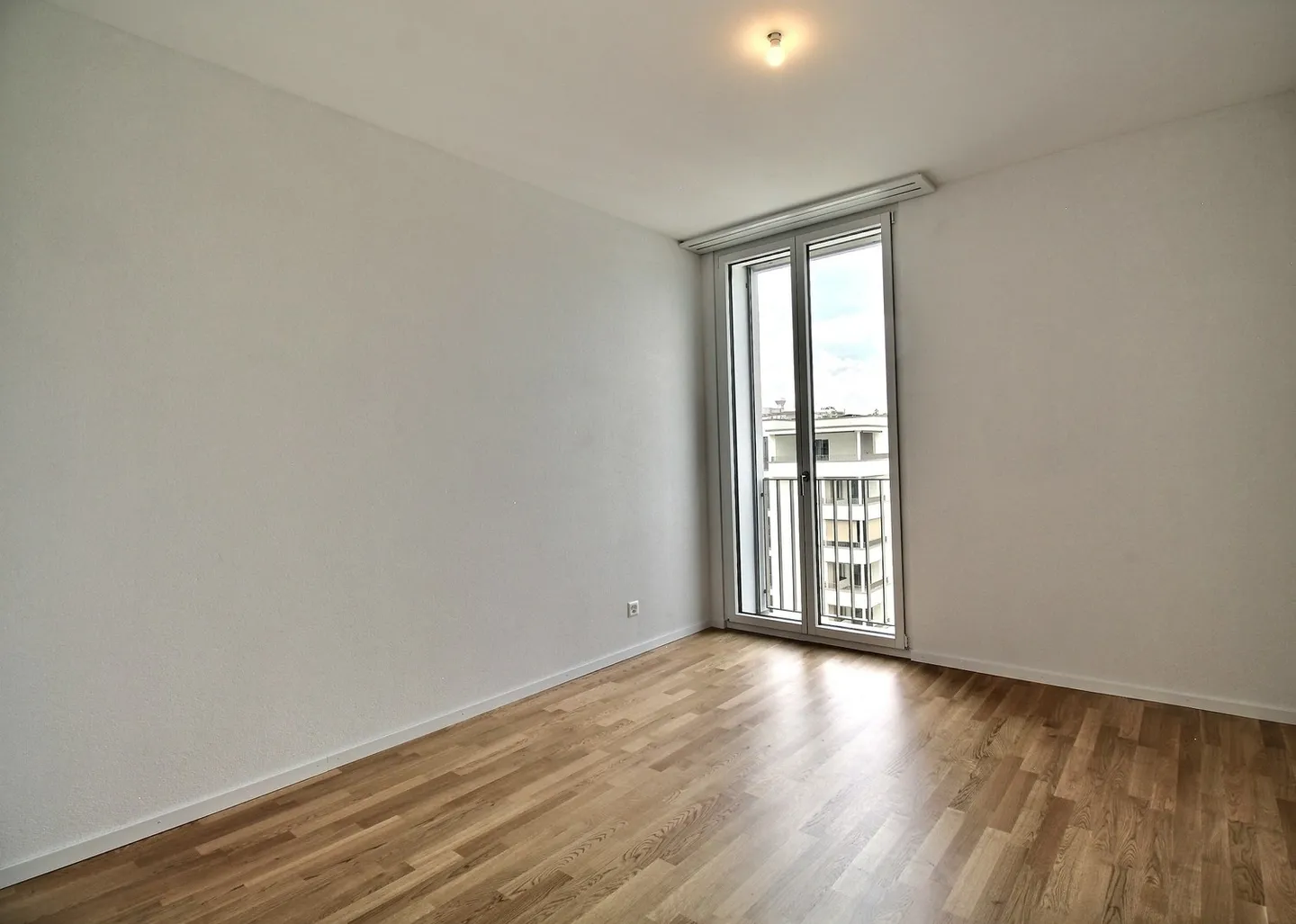 Exceptional apartment with 4.5 rooms for rent on the top floor in Marly! - Photo 8 of 9
